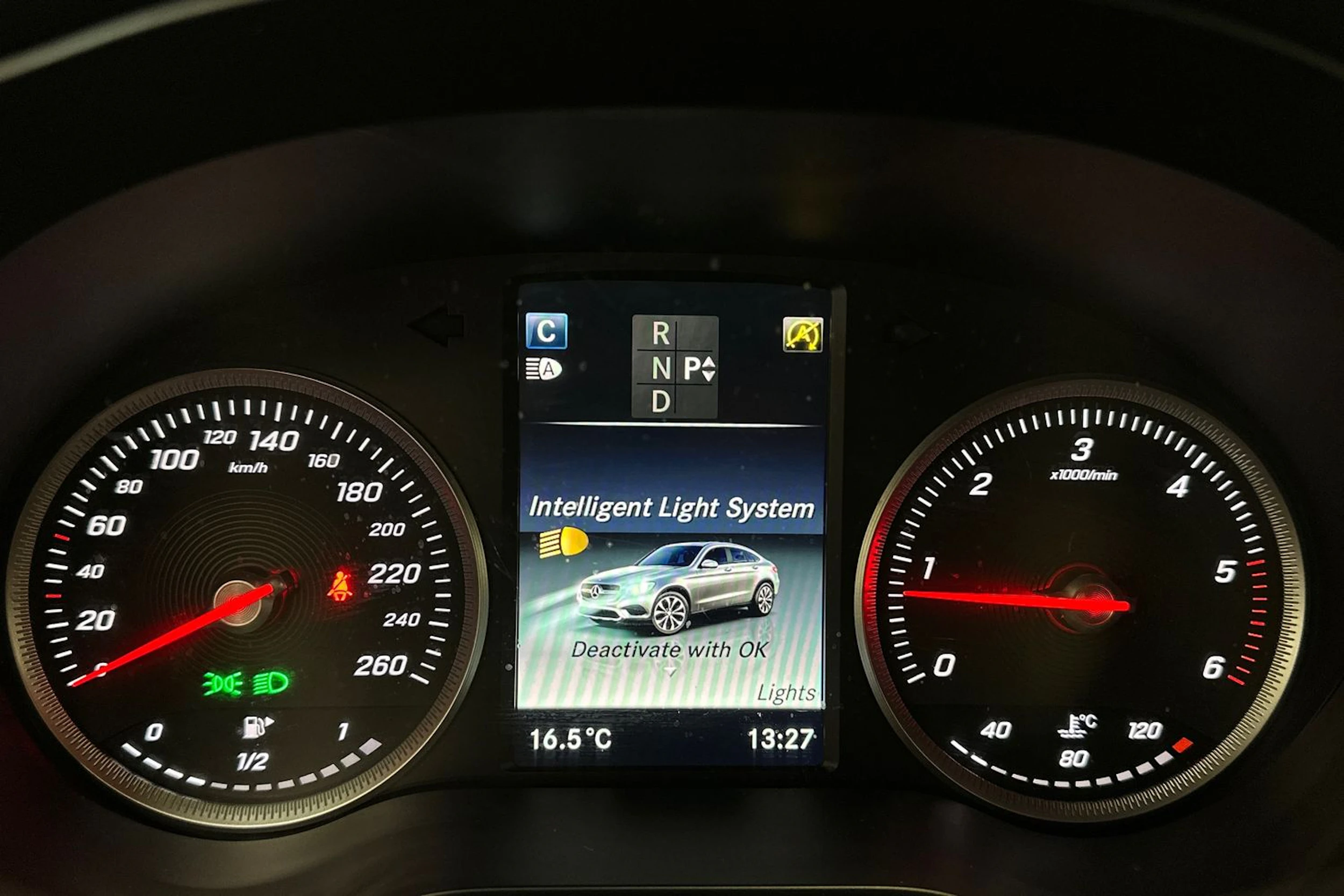 valkoinen Mercedes-Benz GLC 2018 kuva 20.
