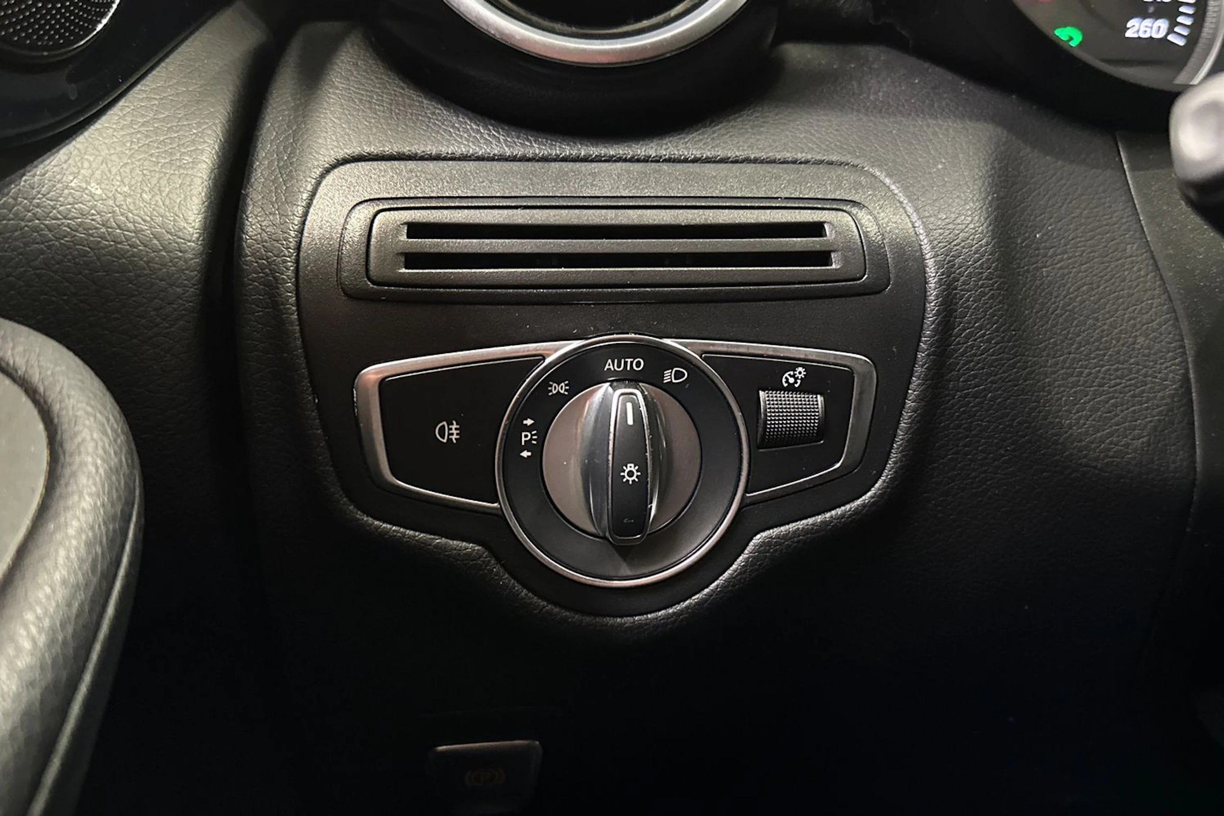 valkoinen Mercedes-Benz GLC 2018 kuva 25.