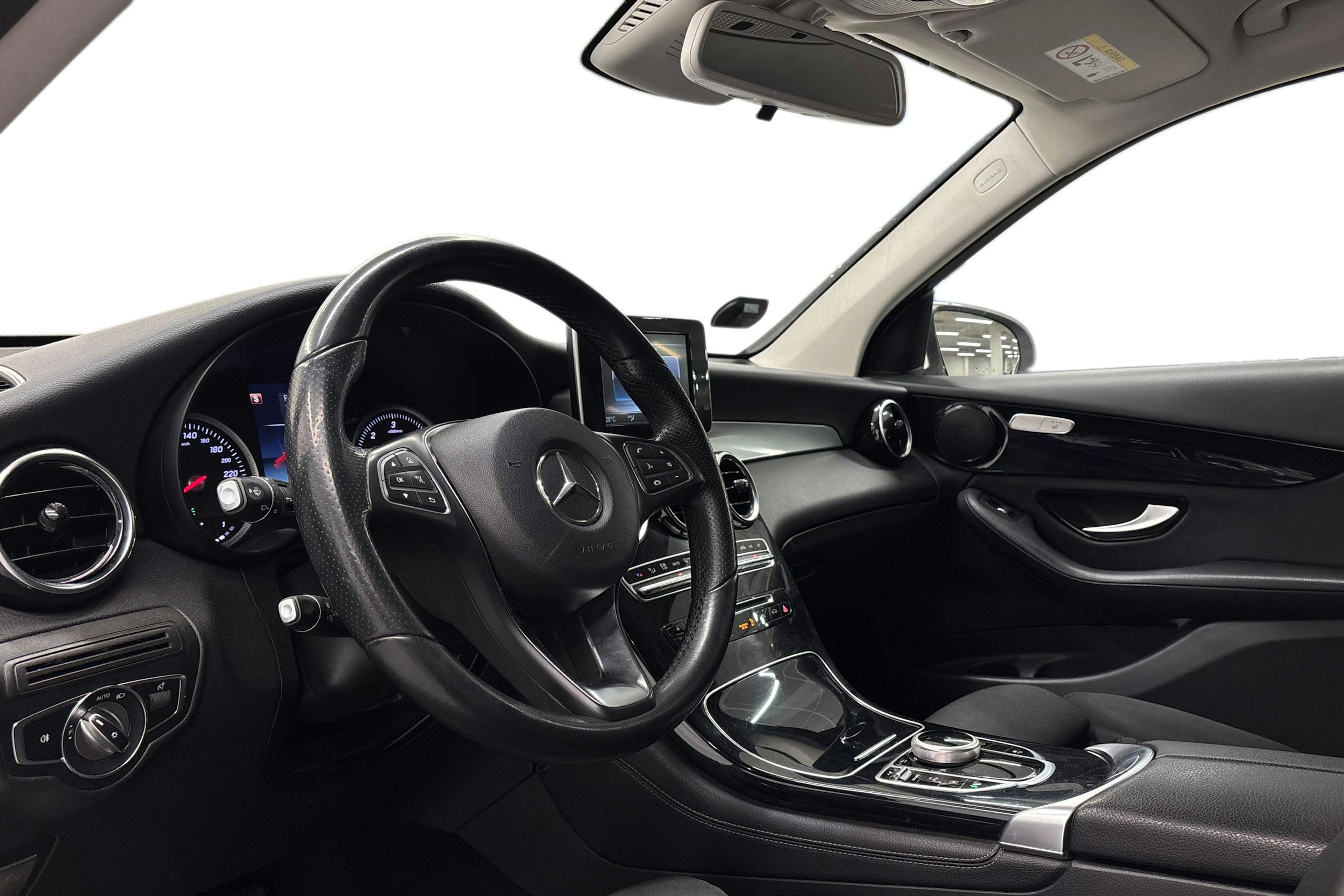 valkoinen Mercedes-Benz GLC 2018 kuva 3.