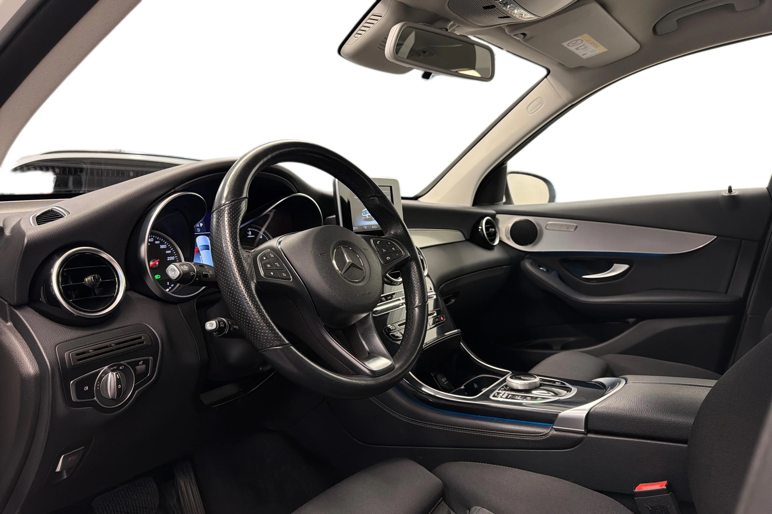 Valkoinen Mercedes-Benz GLC 2019 kuva 6.
