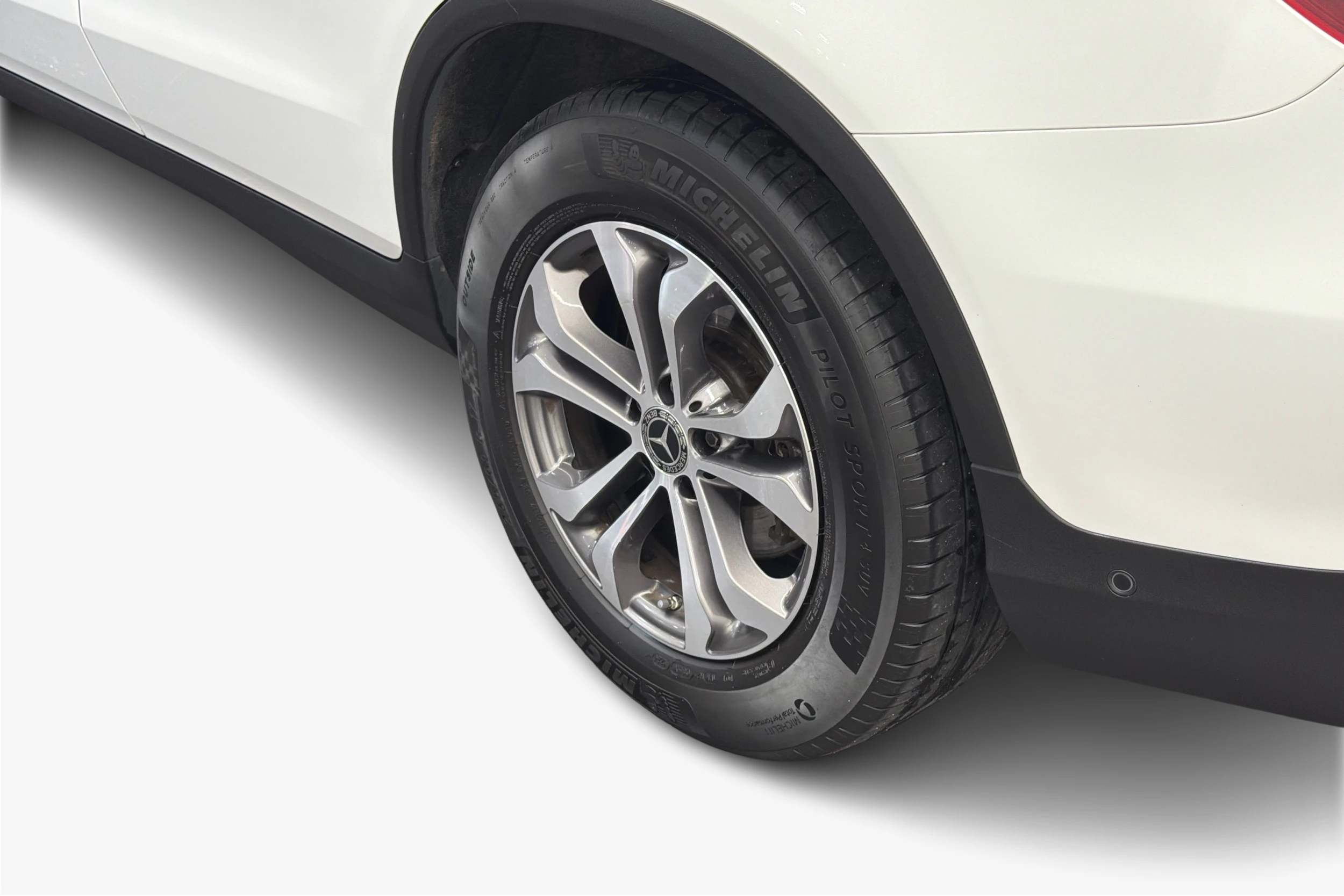 Valkoinen Mercedes-Benz GLC 2019 kuva 9.