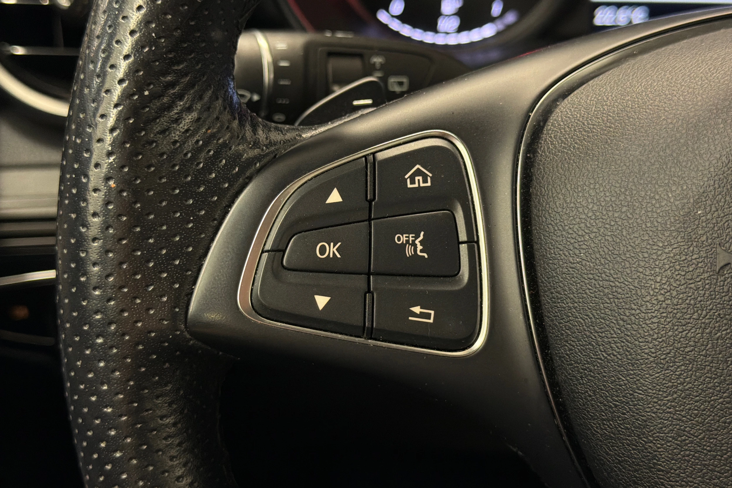 Valkoinen Mercedes-Benz GLC 2019 kuva 14.