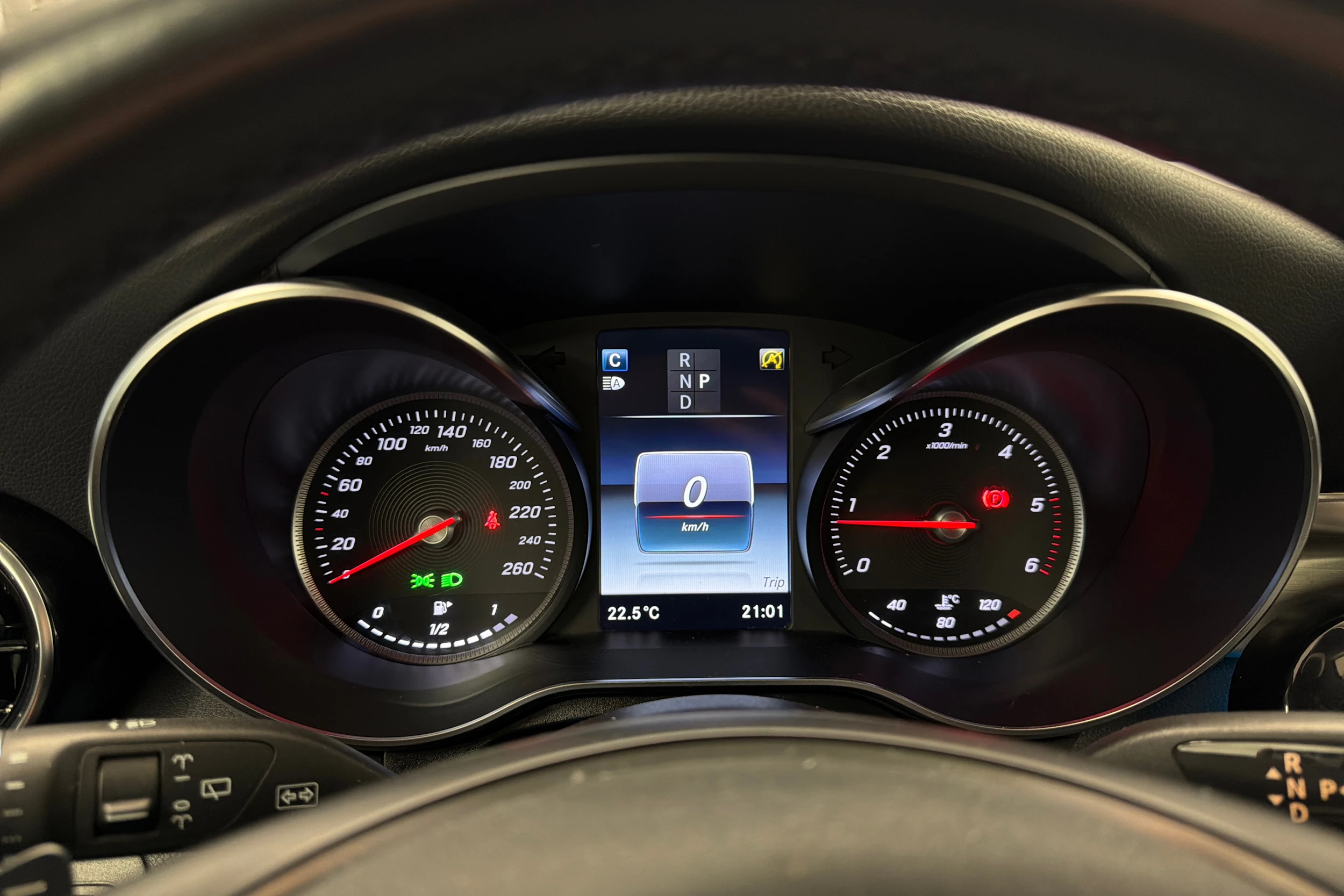 Valkoinen Mercedes-Benz GLC 2019 kuva 16.