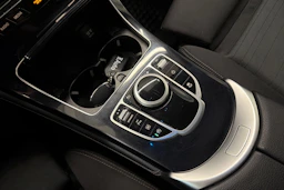 Valkoinen Mercedes-Benz GLC 2019 kuva 20.