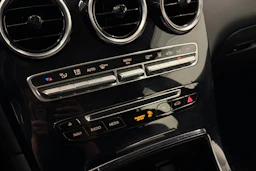 Valkoinen Mercedes-Benz GLC 2019 kuva 21.