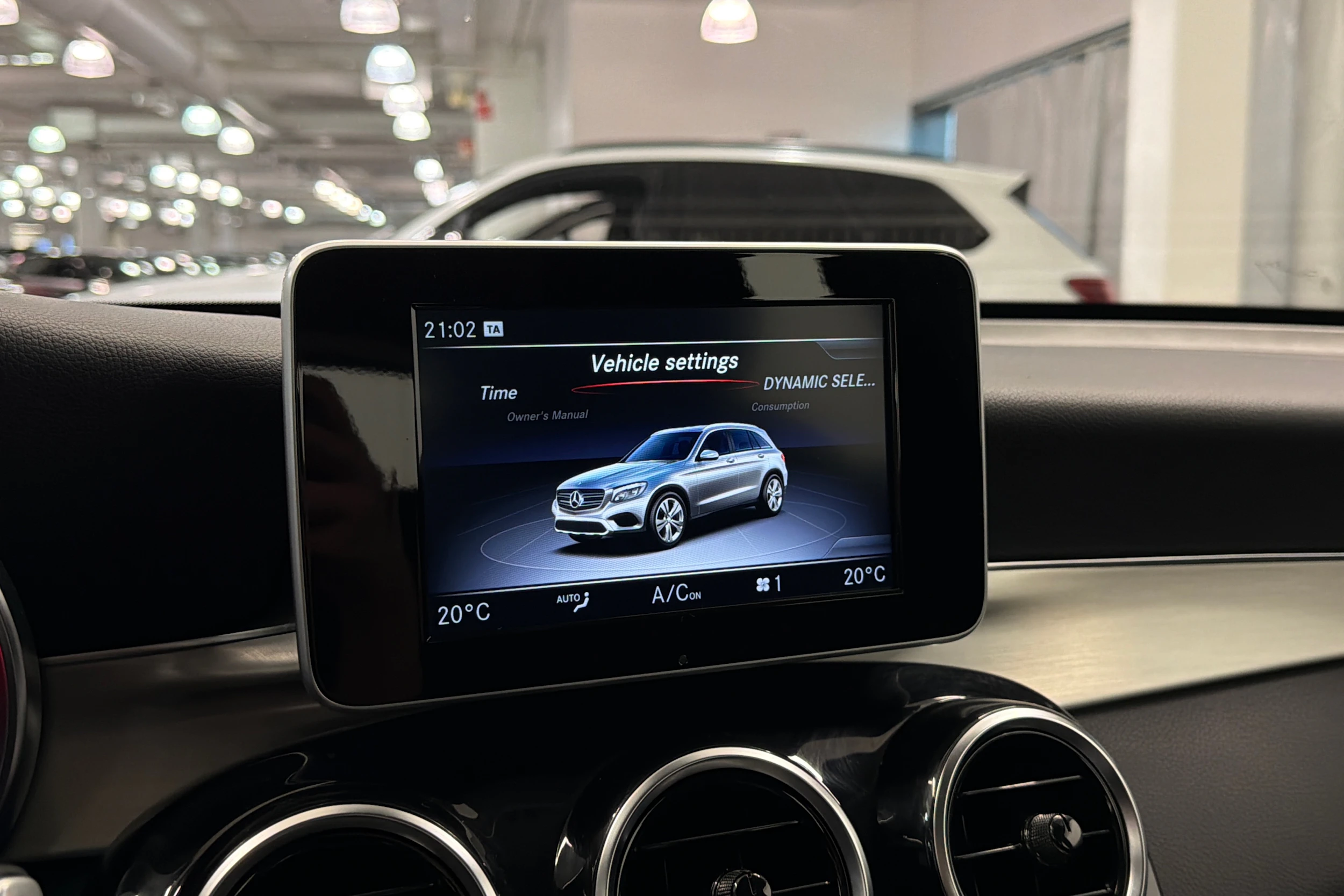 Valkoinen Mercedes-Benz GLC 2019 kuva 22.