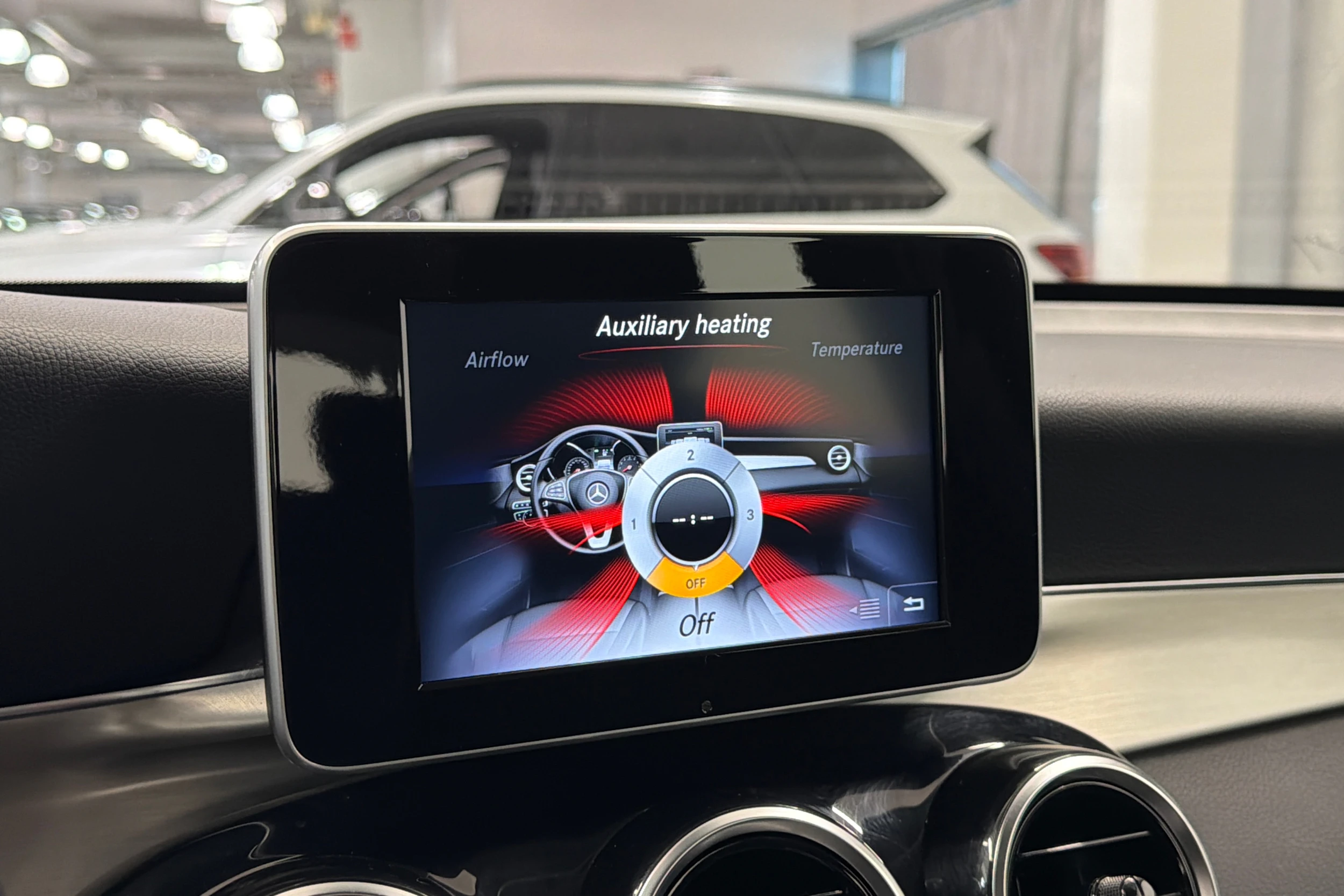 Valkoinen Mercedes-Benz GLC 2019 kuva 29.