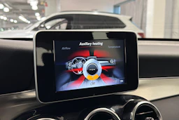Valkoinen Mercedes-Benz GLC 2019 kuva 29.