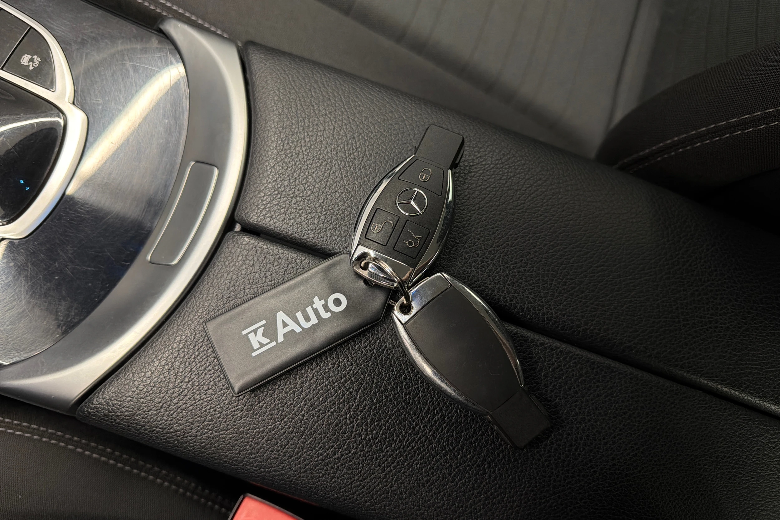 Valkoinen Mercedes-Benz GLC 2019 kuva 30.