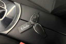 Valkoinen Mercedes-Benz GLC 2019 kuva 30.