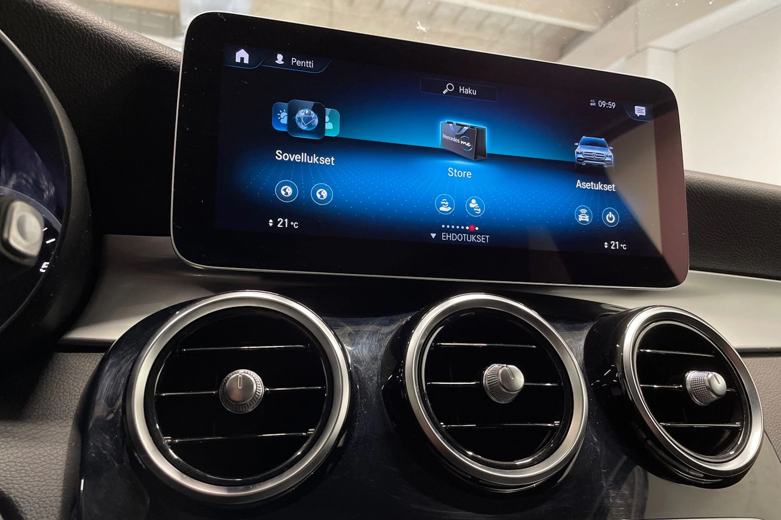 harmaa Mercedes-Benz GLC 2020 kuva 16.