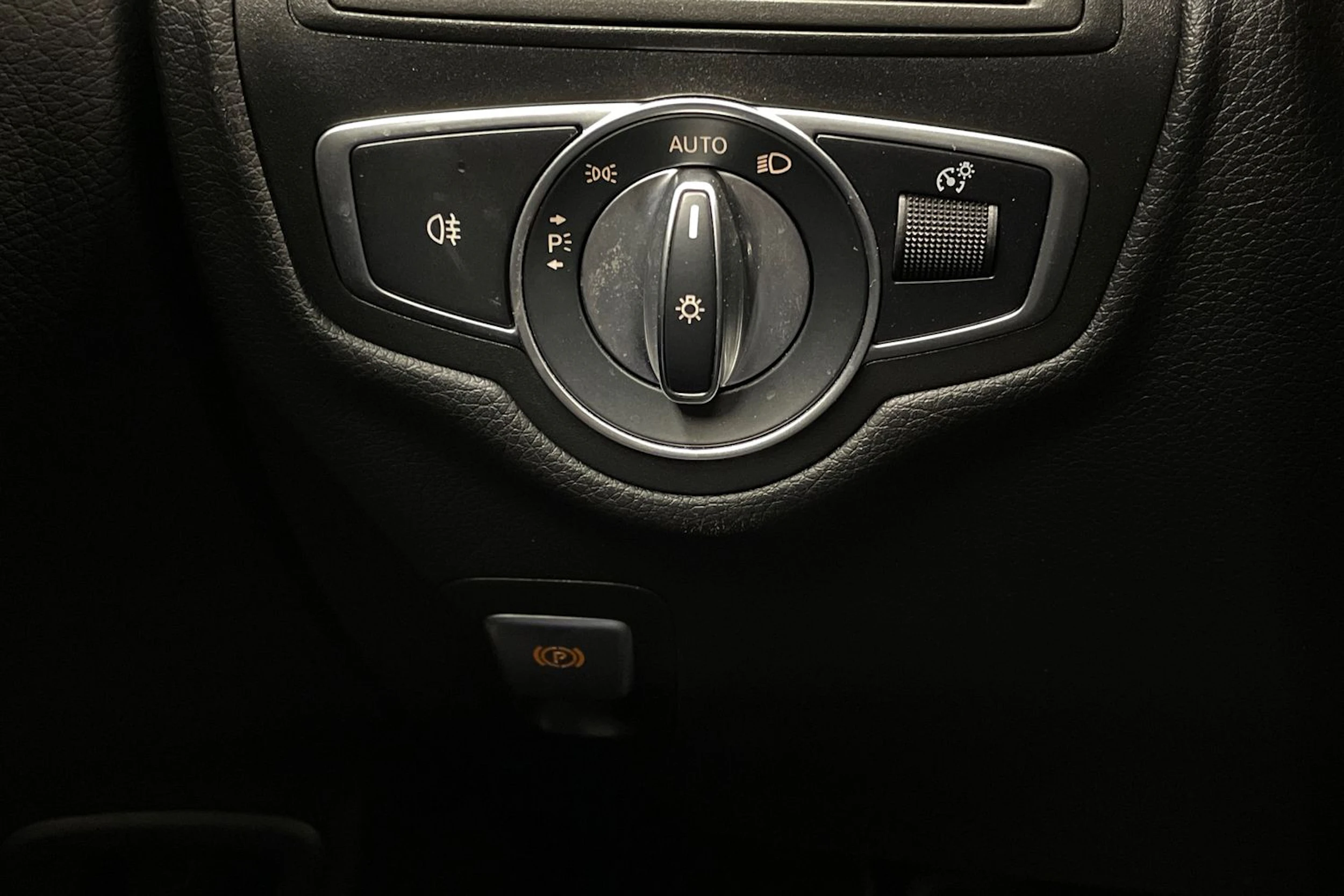 harmaa Mercedes-Benz GLC 2020 kuva 22.