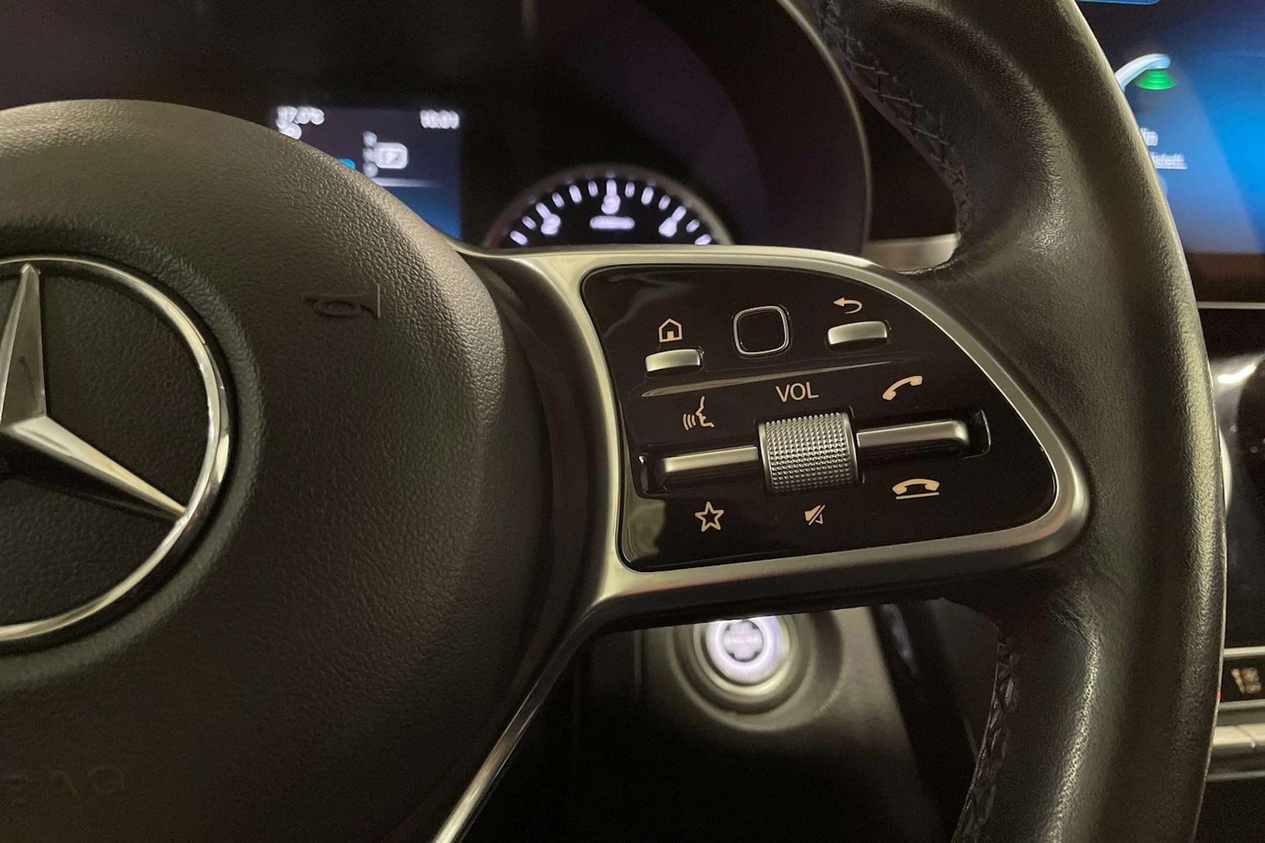 harmaa Mercedes-Benz GLC 2020 kuva 24.