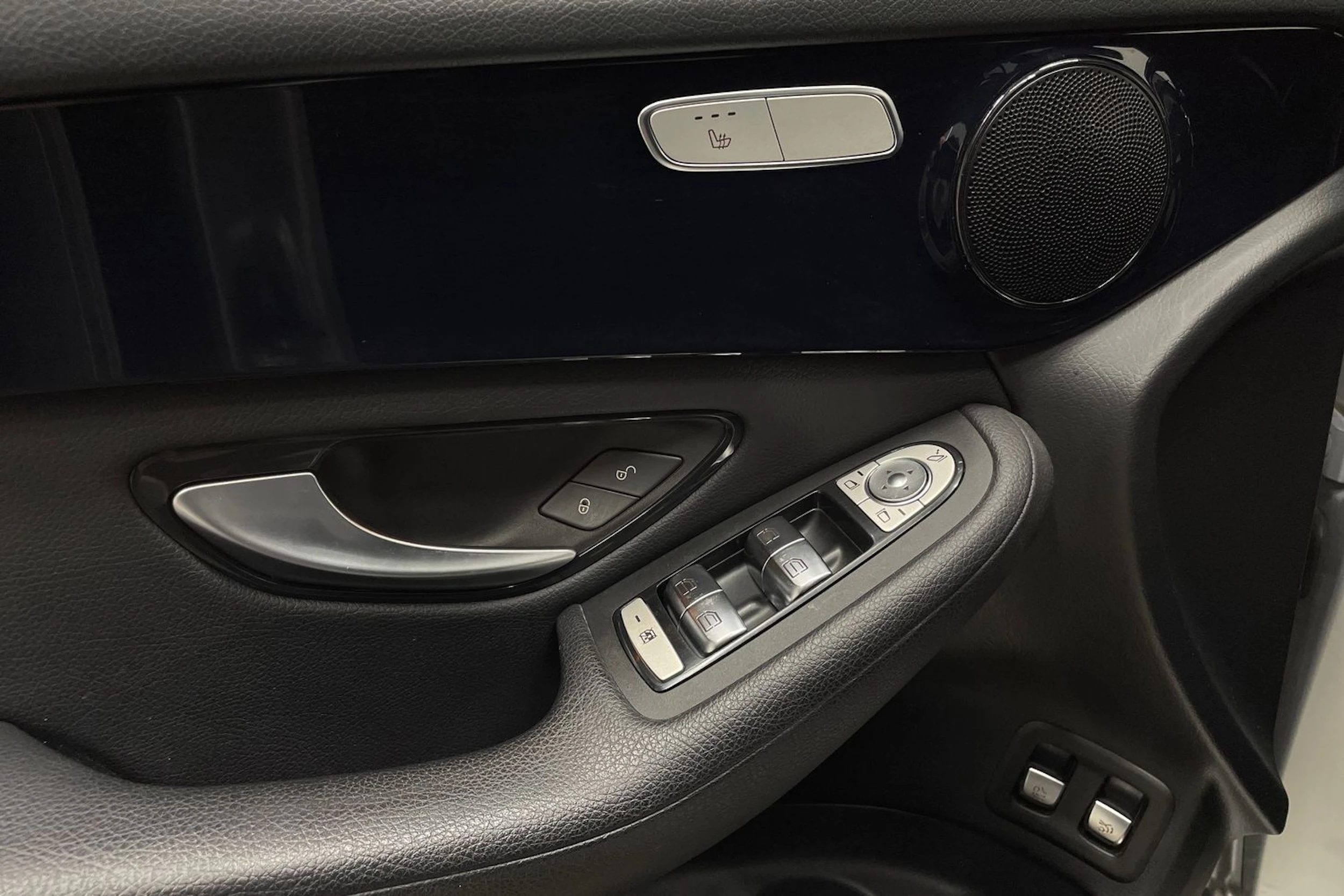 harmaa Mercedes-Benz GLC 2020 kuva 25.