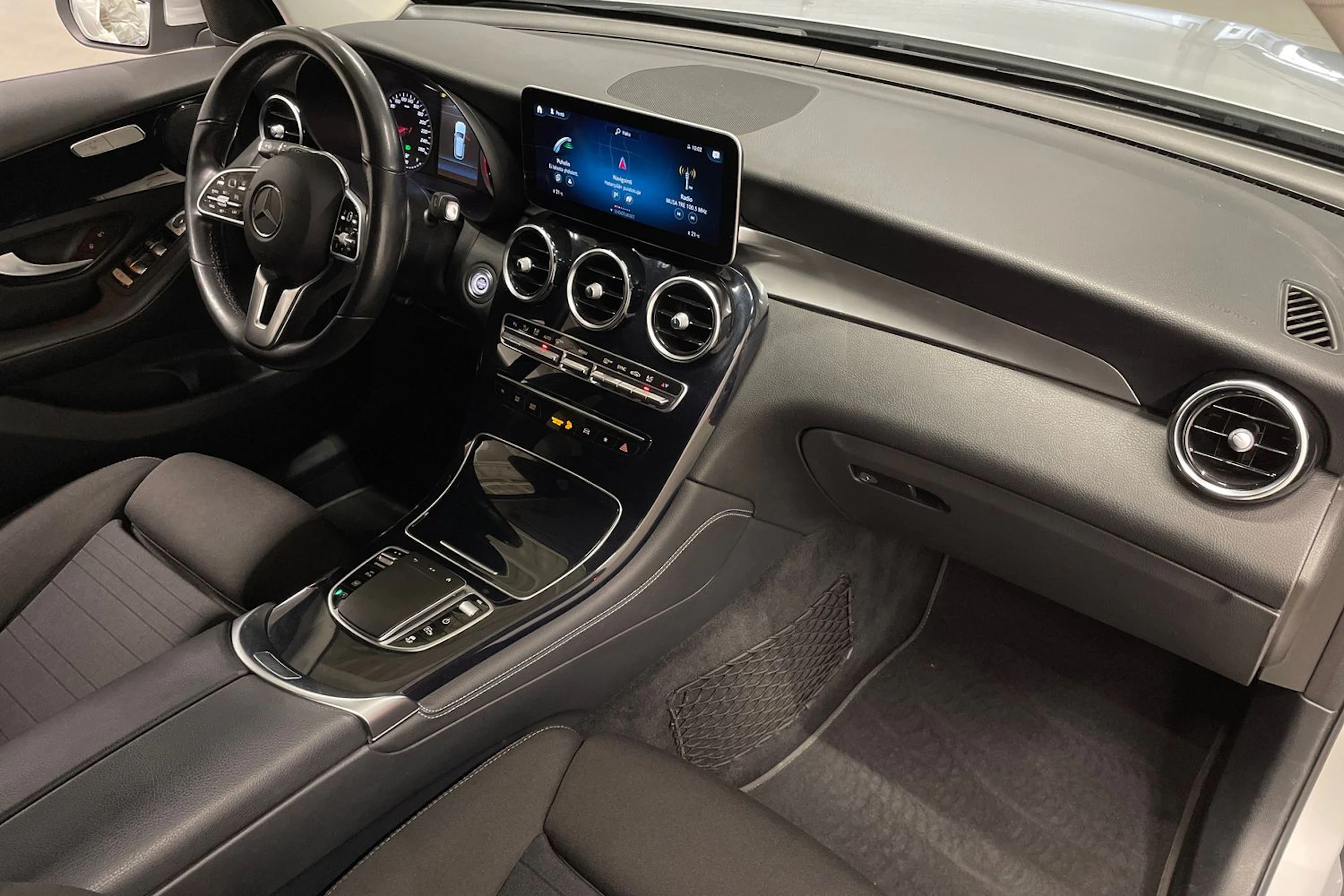 harmaa Mercedes-Benz GLC 2020 kuva 30.