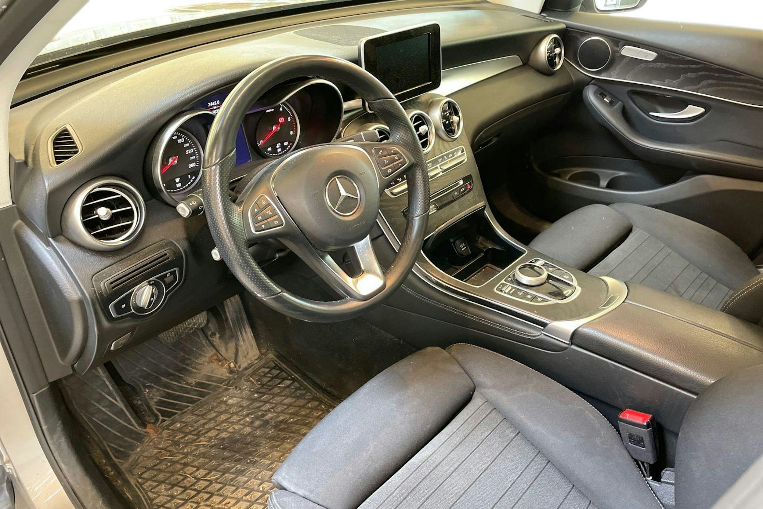 harmaa Mercedes-Benz GLC 2019 kuva 3.