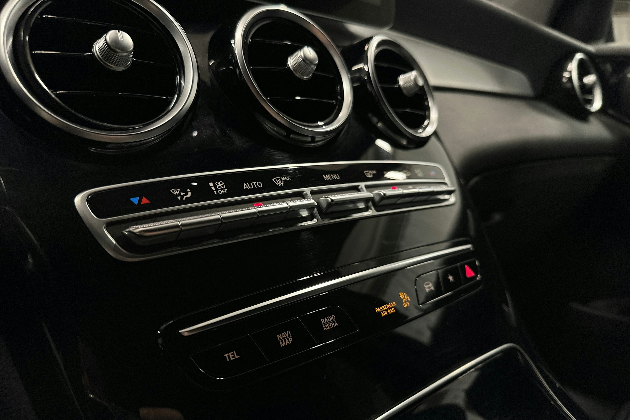 musta Mercedes-Benz GLC 2019 kuva 20.