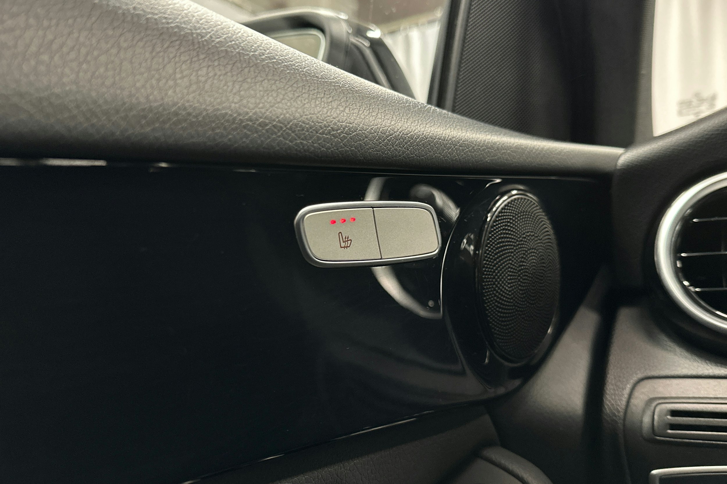 musta Mercedes-Benz GLC 2019 kuva 22.