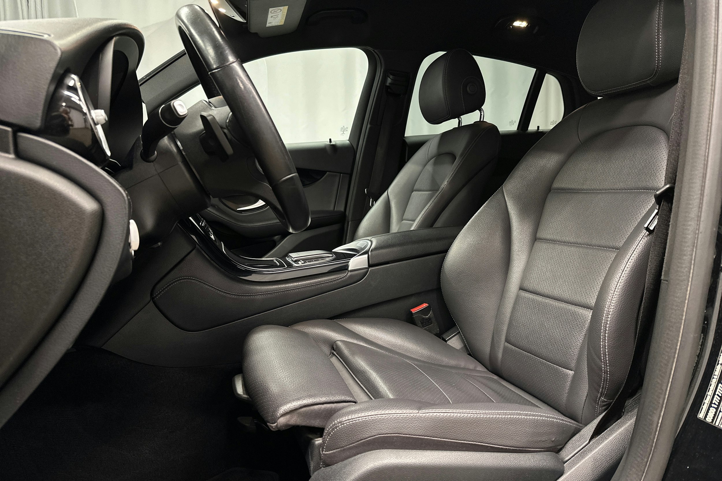 musta Mercedes-Benz GLC 2019 kuva 23.