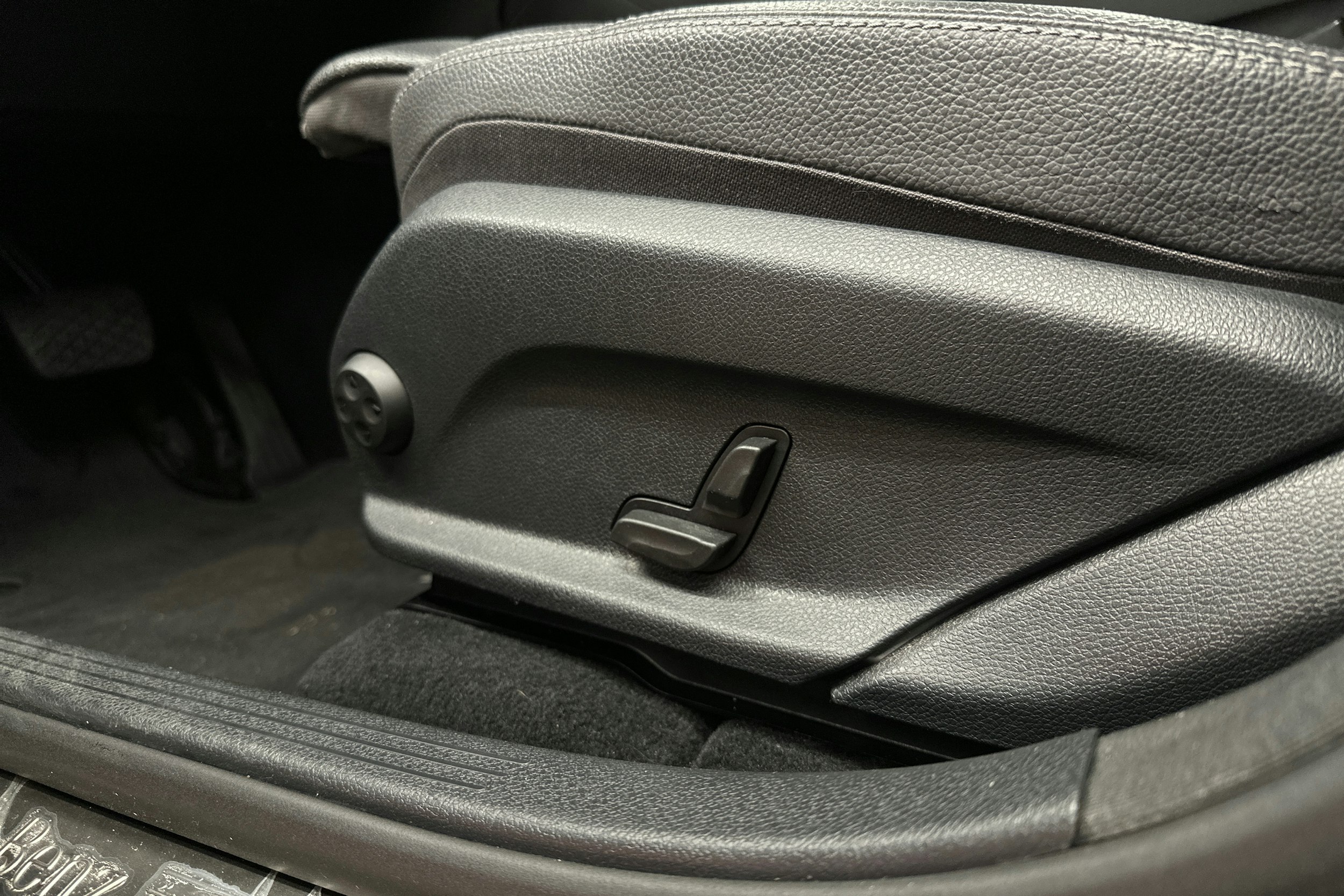 musta Mercedes-Benz GLC 2019 kuva 24.