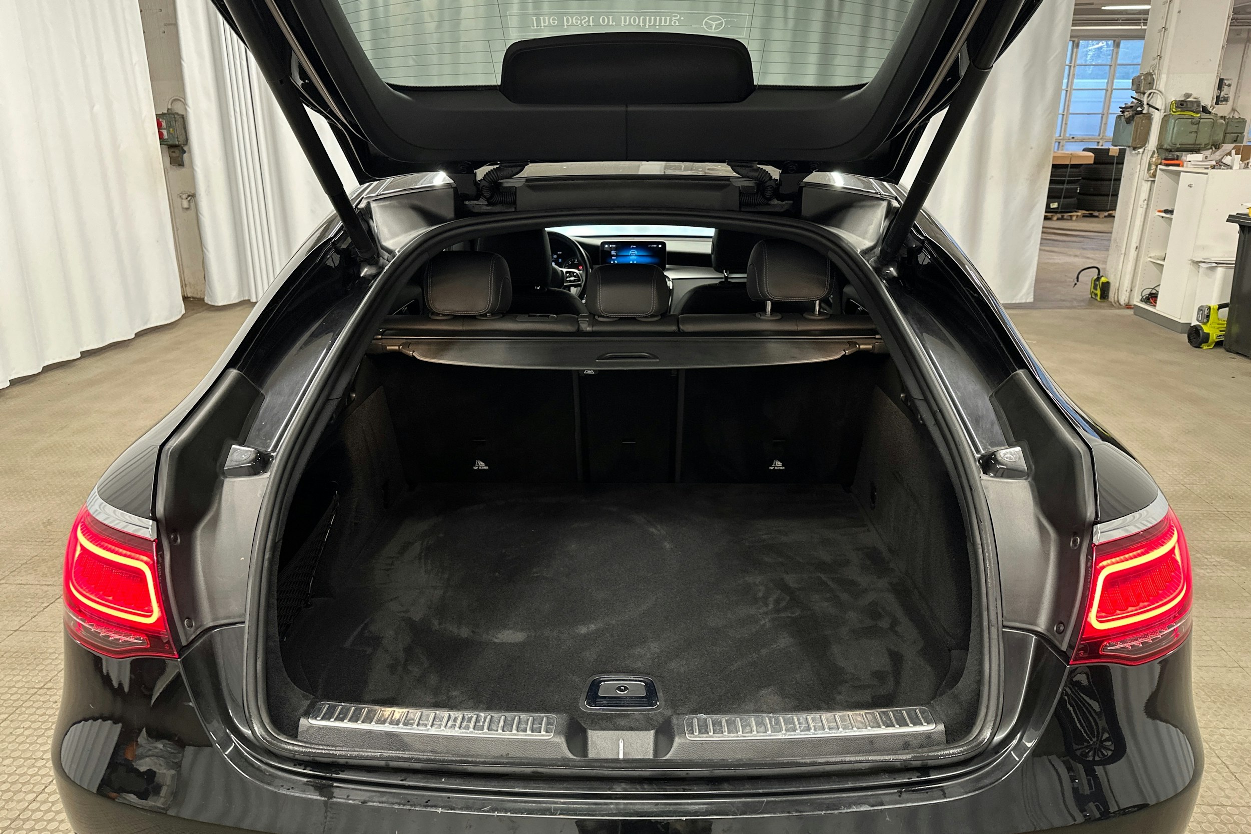musta Mercedes-Benz GLC 2019 kuva 25.
