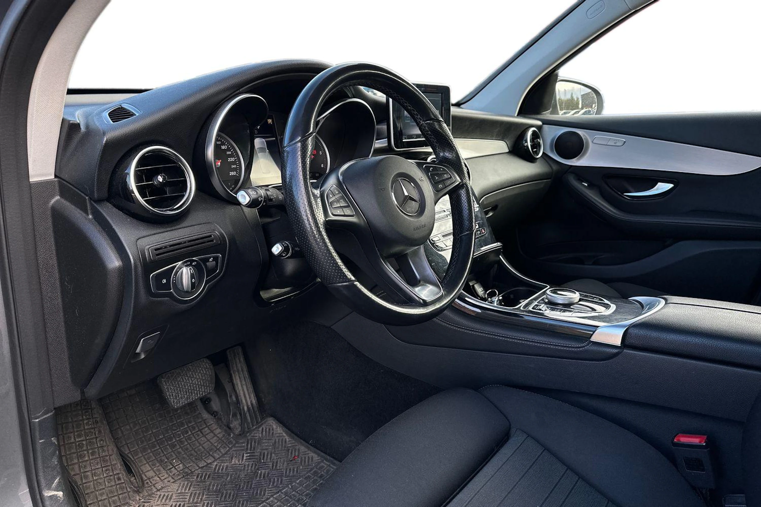 harmaa Mercedes-Benz GLC 2019 kuva 3.
