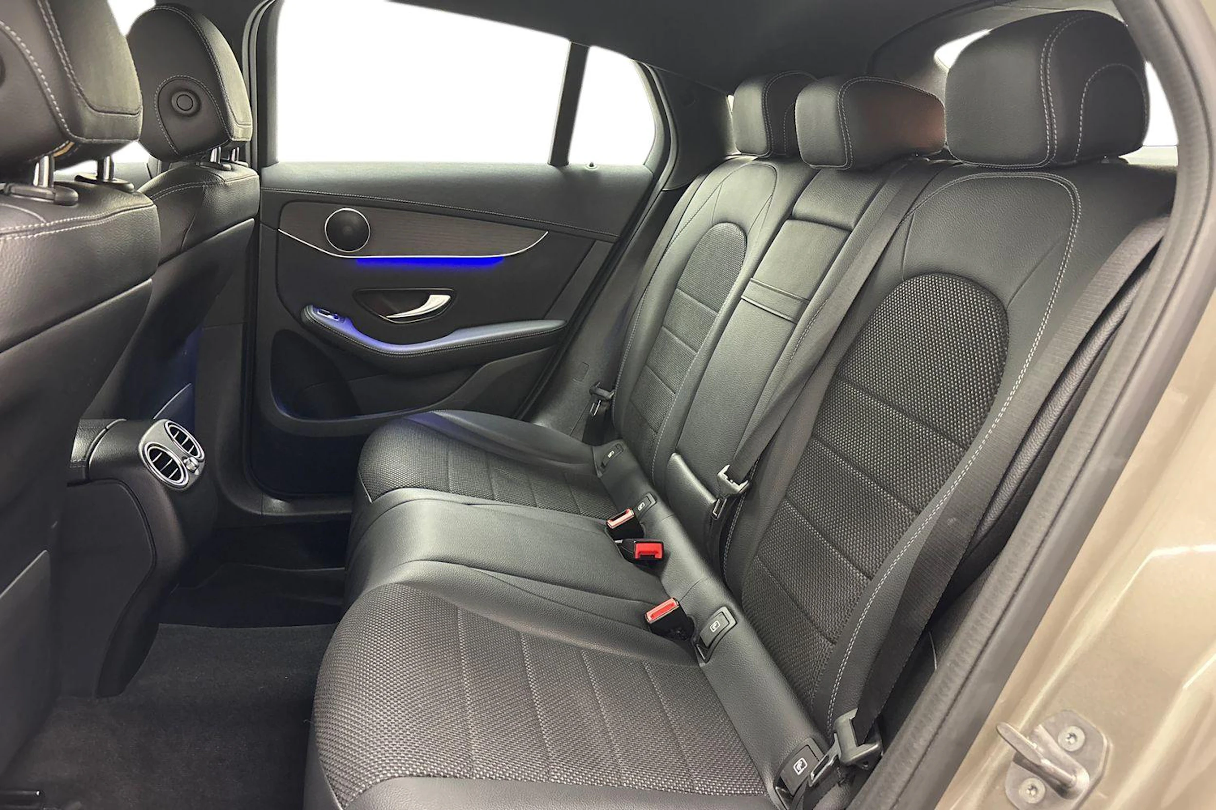 harmaa Mercedes-Benz GLC 2020 kuva 8.