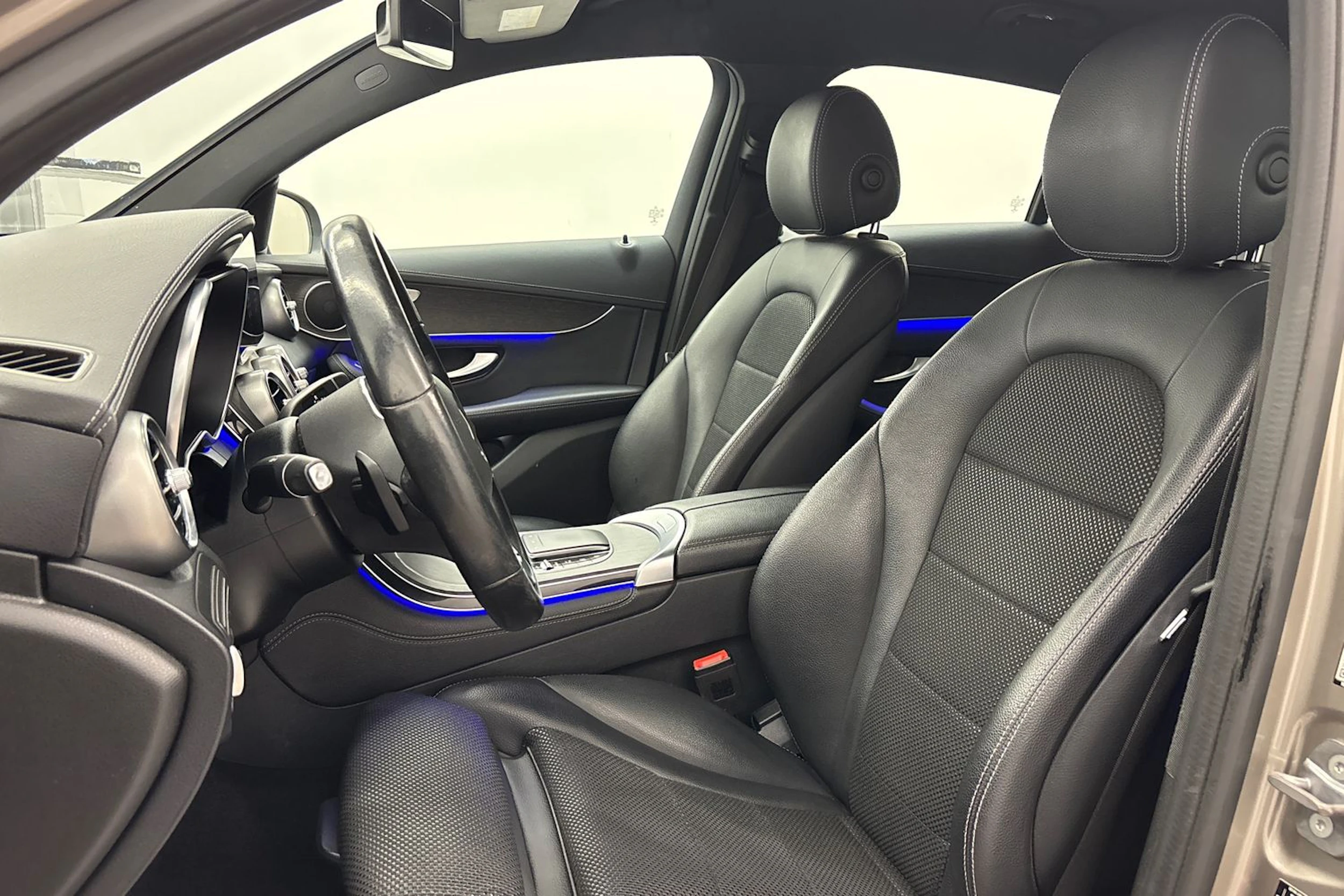 harmaa Mercedes-Benz GLC 2020 kuva 11.