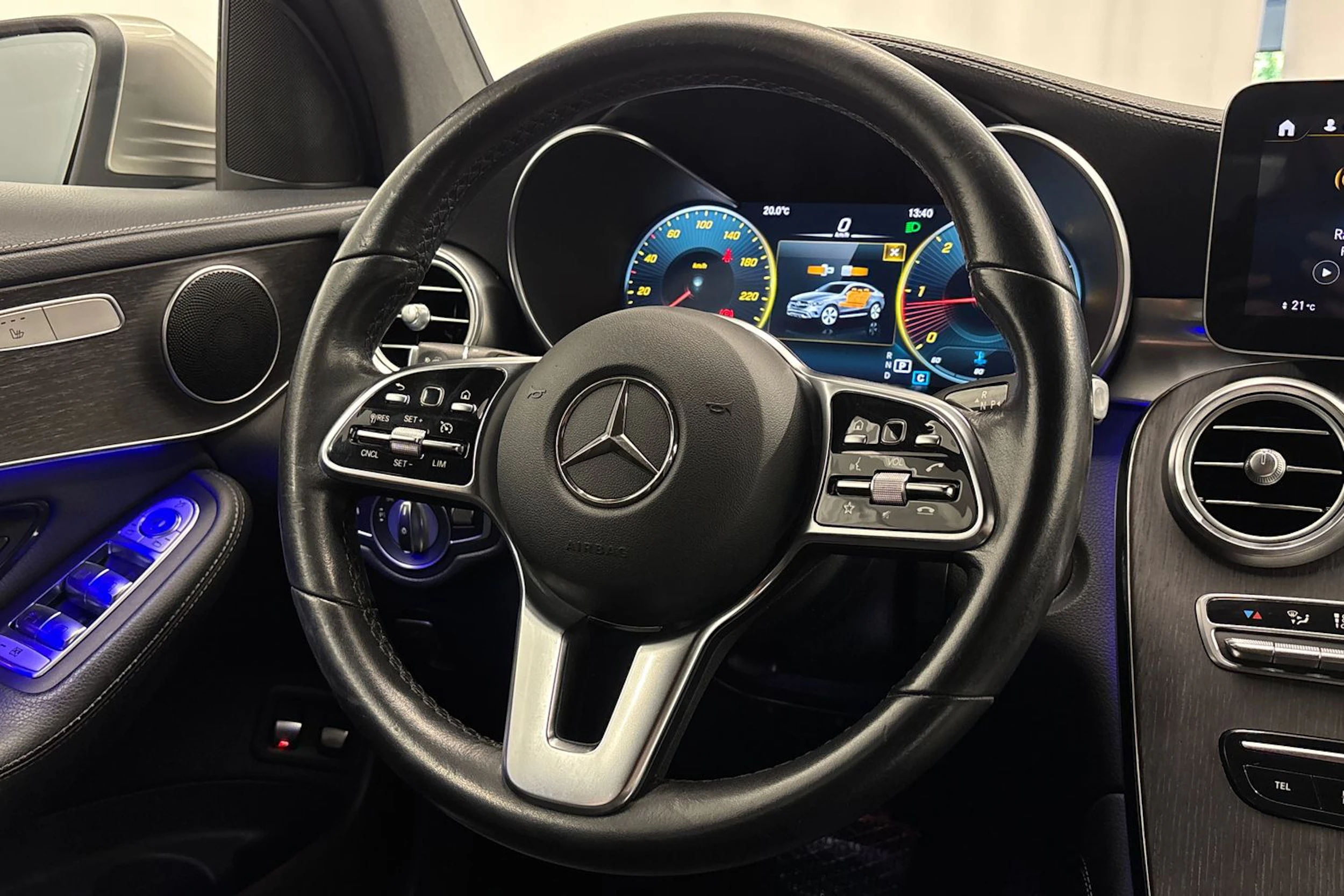 harmaa Mercedes-Benz GLC 2020 kuva 13.