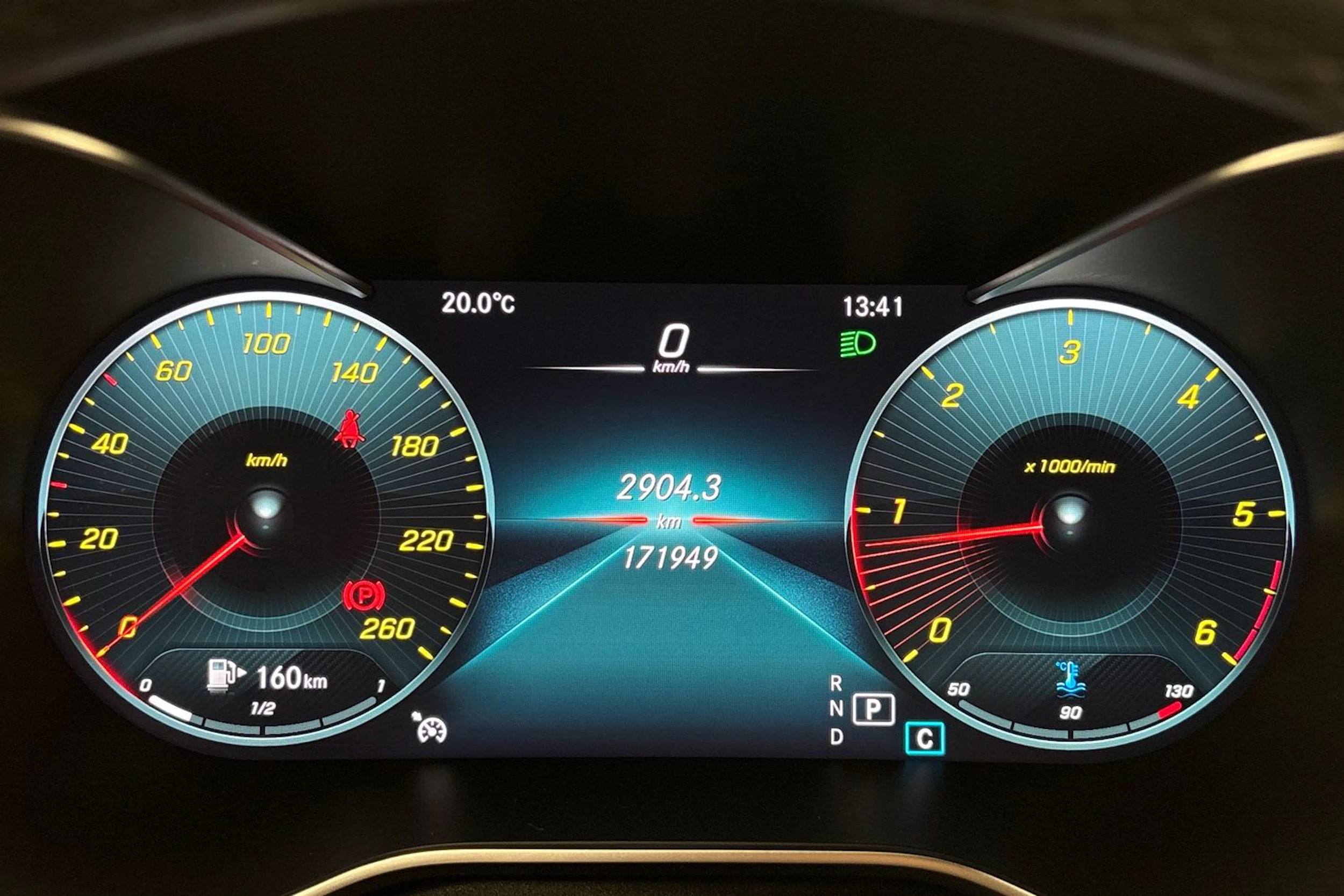 harmaa Mercedes-Benz GLC 2020 kuva 16.