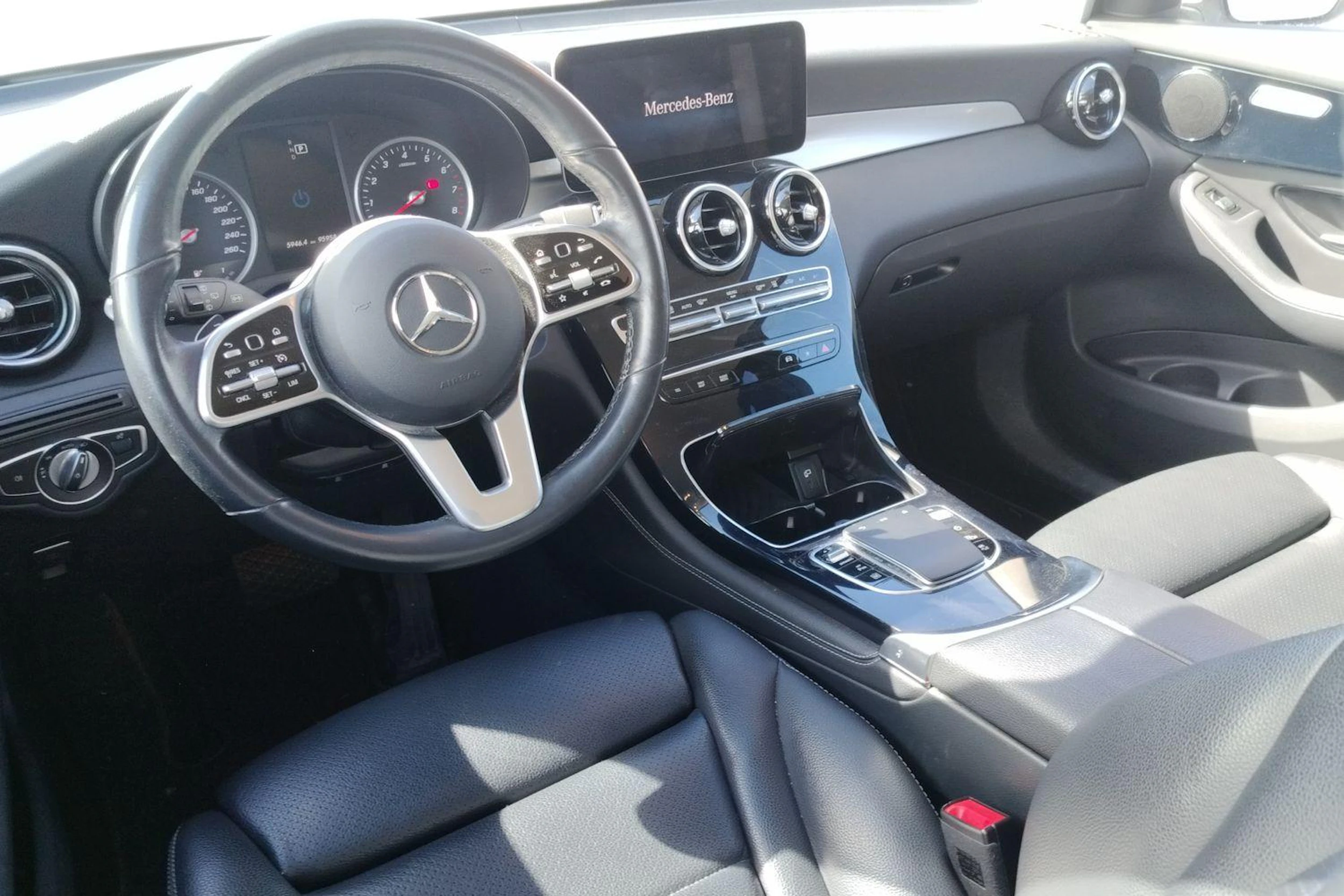 valkoinen Mercedes-Benz GLC 2020 kuva 3.