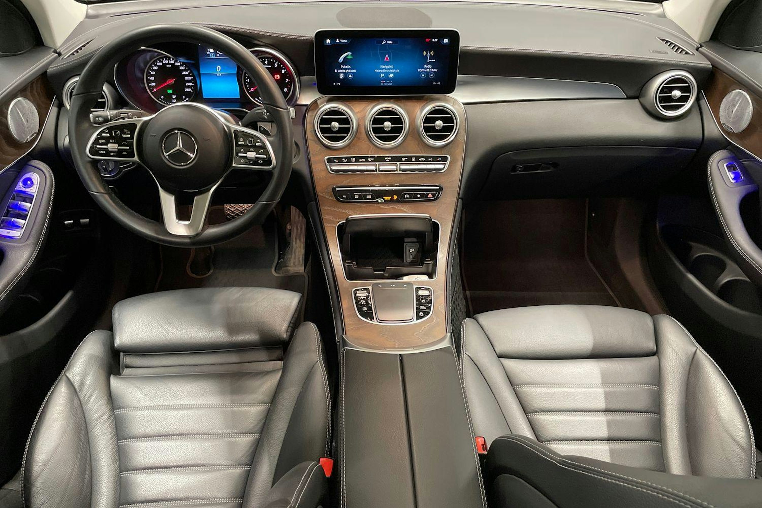 valkoinen Mercedes-Benz GLC 2020 kuva 9.