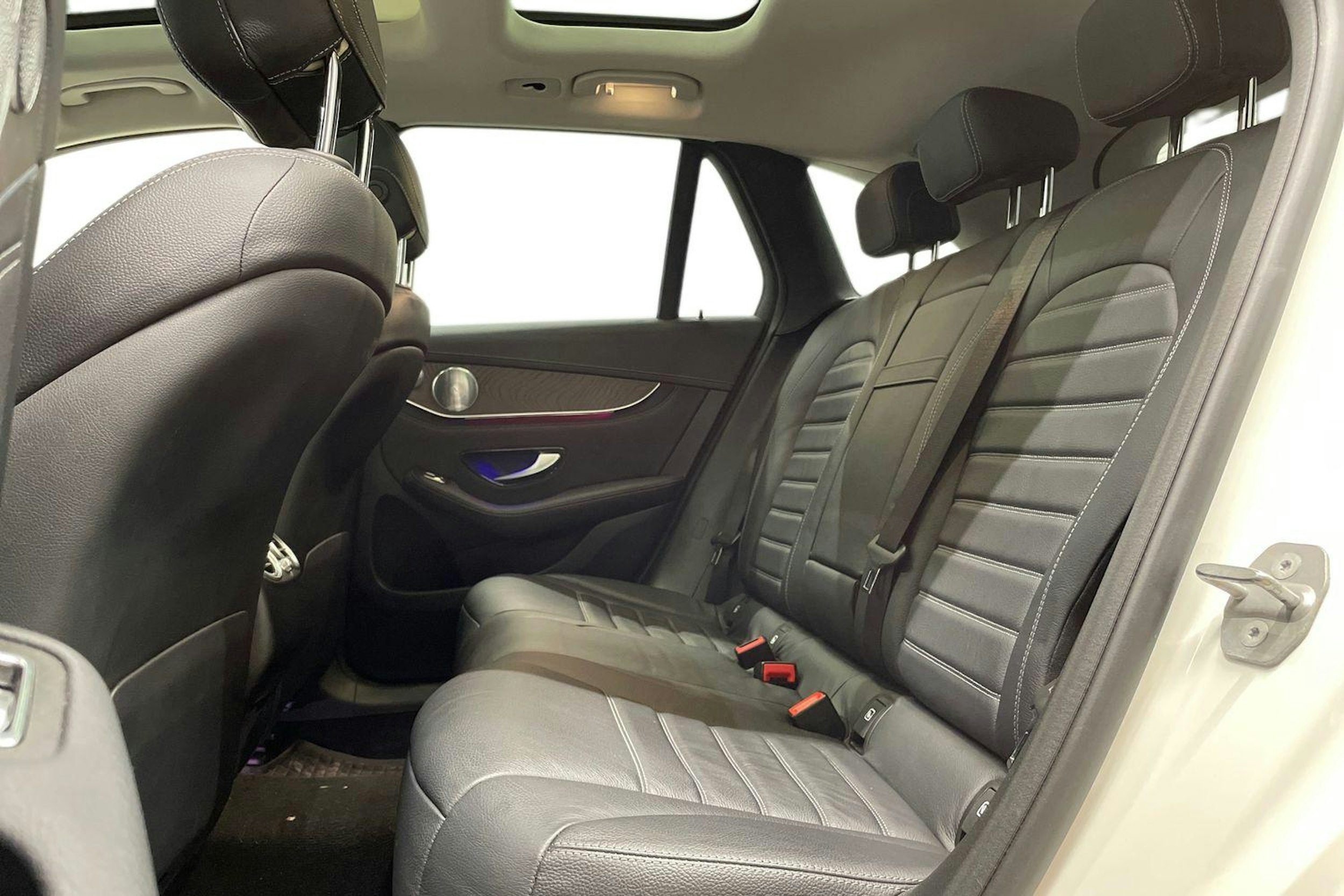 valkoinen Mercedes-Benz GLC 2020 kuva 10.