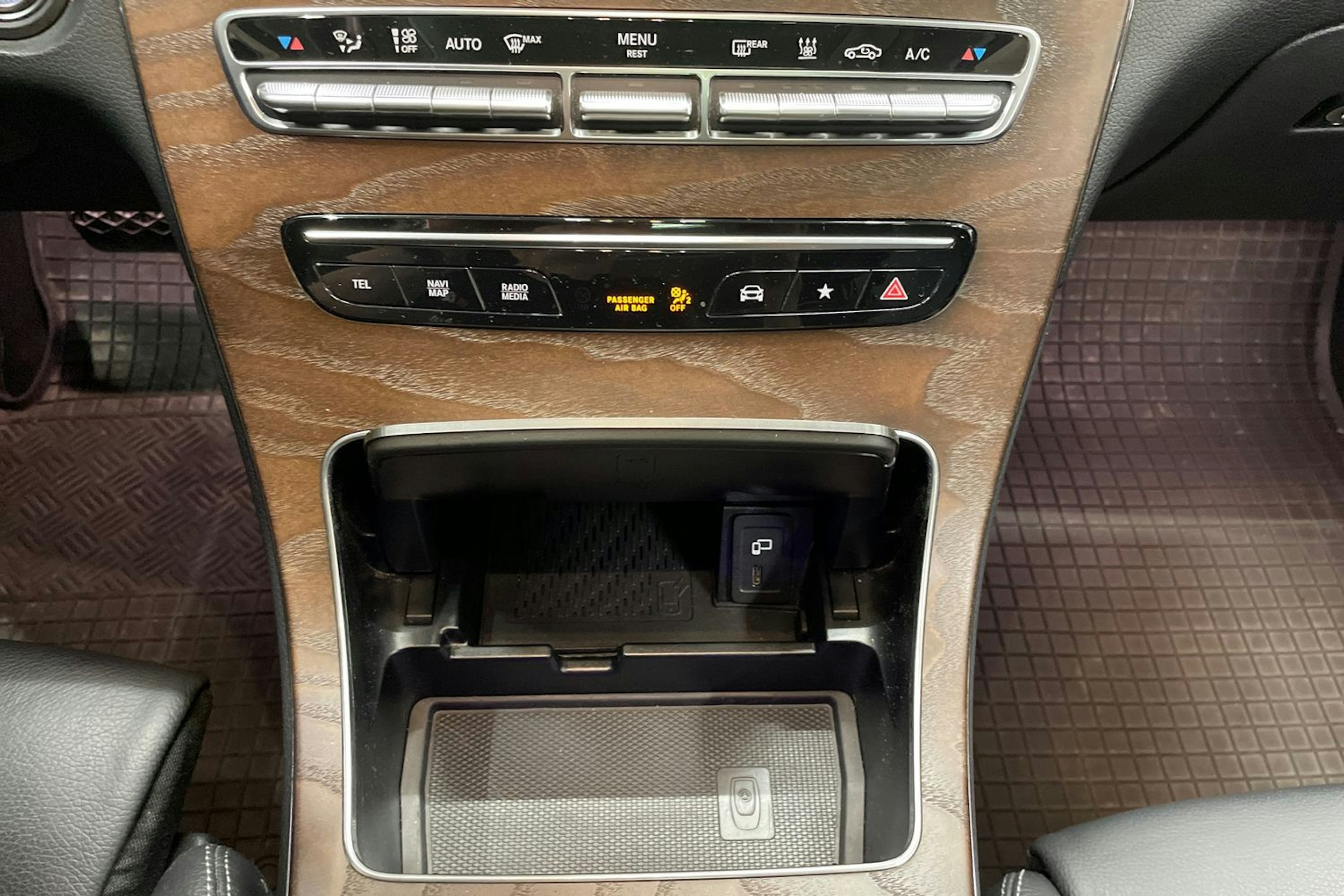 valkoinen Mercedes-Benz GLC 2020 kuva 25.