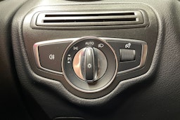 valkoinen Mercedes-Benz GLC 2020 kuva 27.