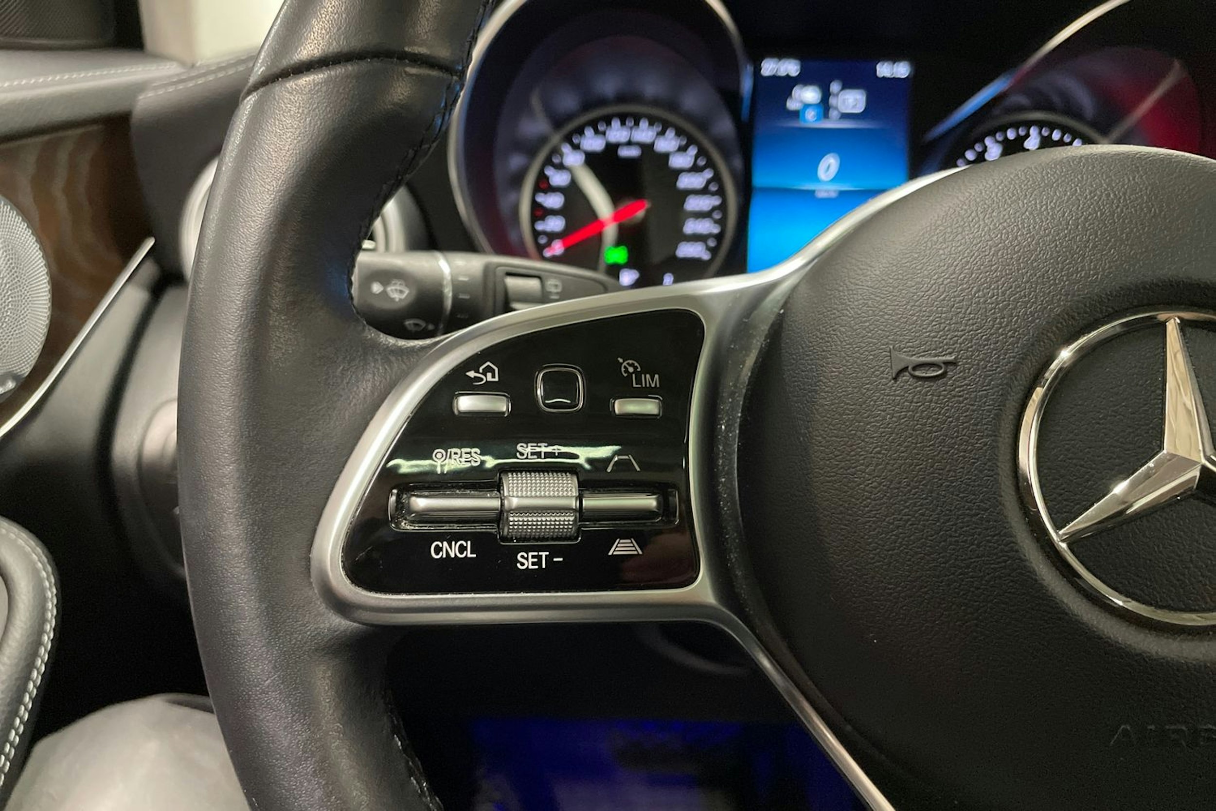 valkoinen Mercedes-Benz GLC 2020 kuva 30.