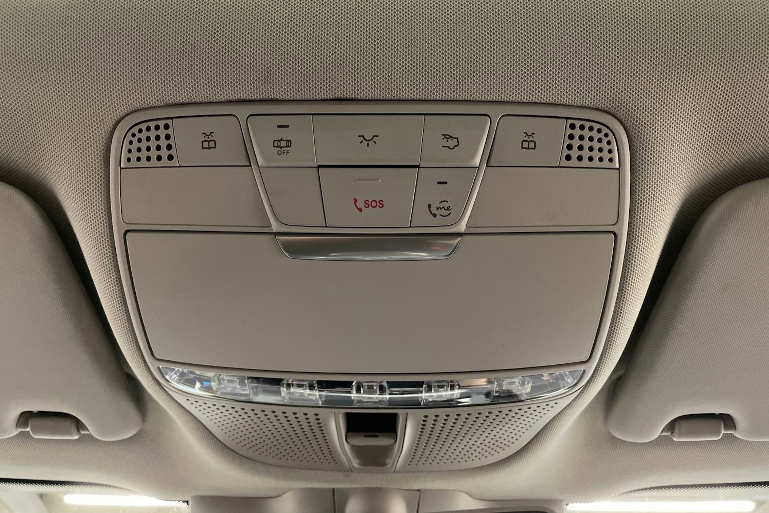 valkoinen Mercedes-Benz GLC 2020 kuva 32.
