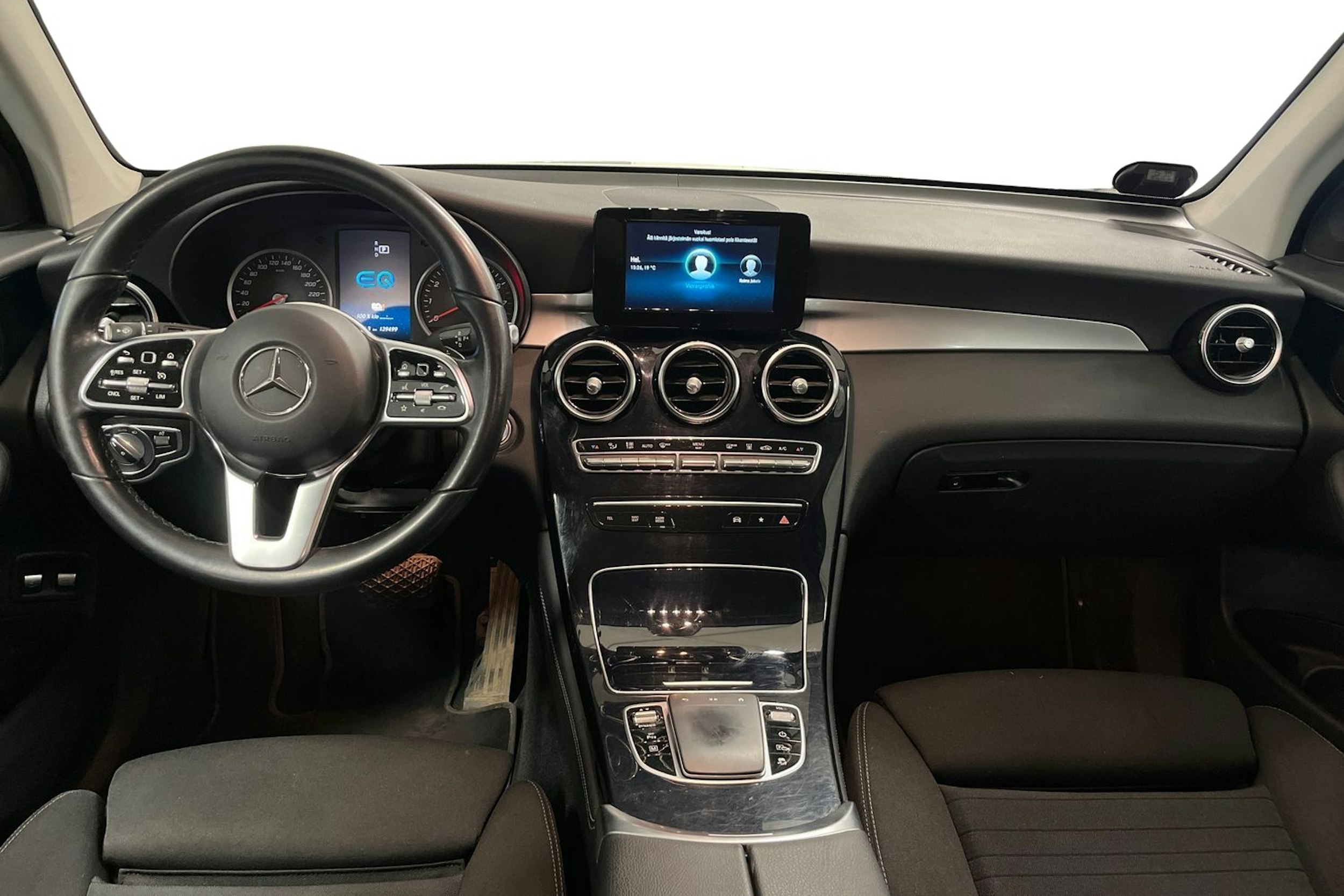 Valkoinen Mercedes-Benz GLC 2020 kuva 9.