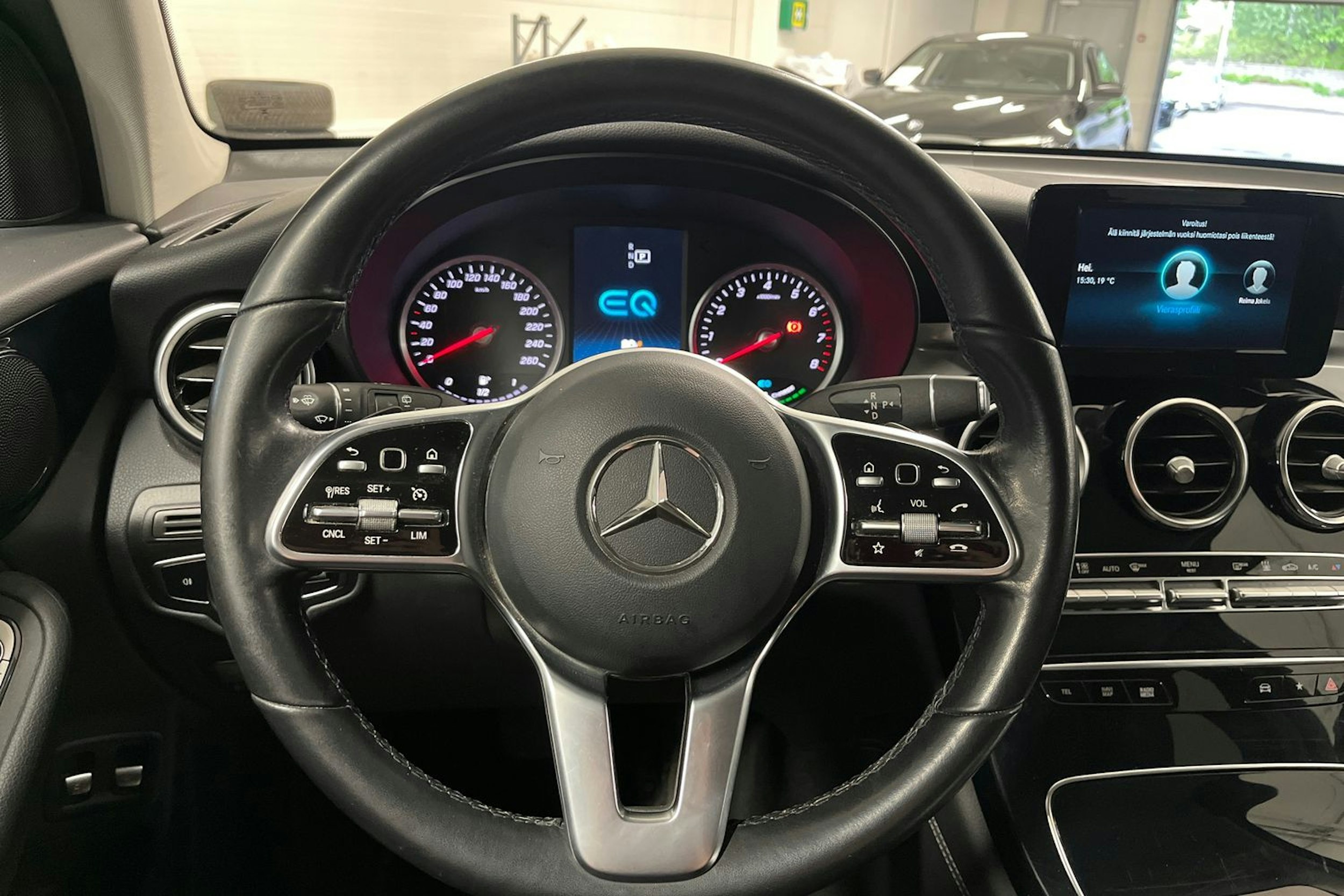Valkoinen Mercedes-Benz GLC 2020 kuva 16.