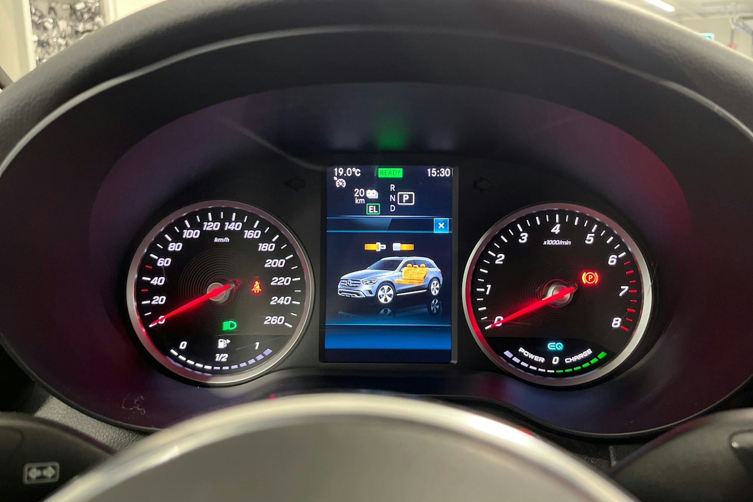Valkoinen Mercedes-Benz GLC 2020 kuva 19.