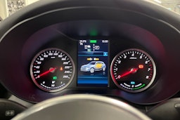 Valkoinen Mercedes-Benz GLC 2020 kuva 19.
