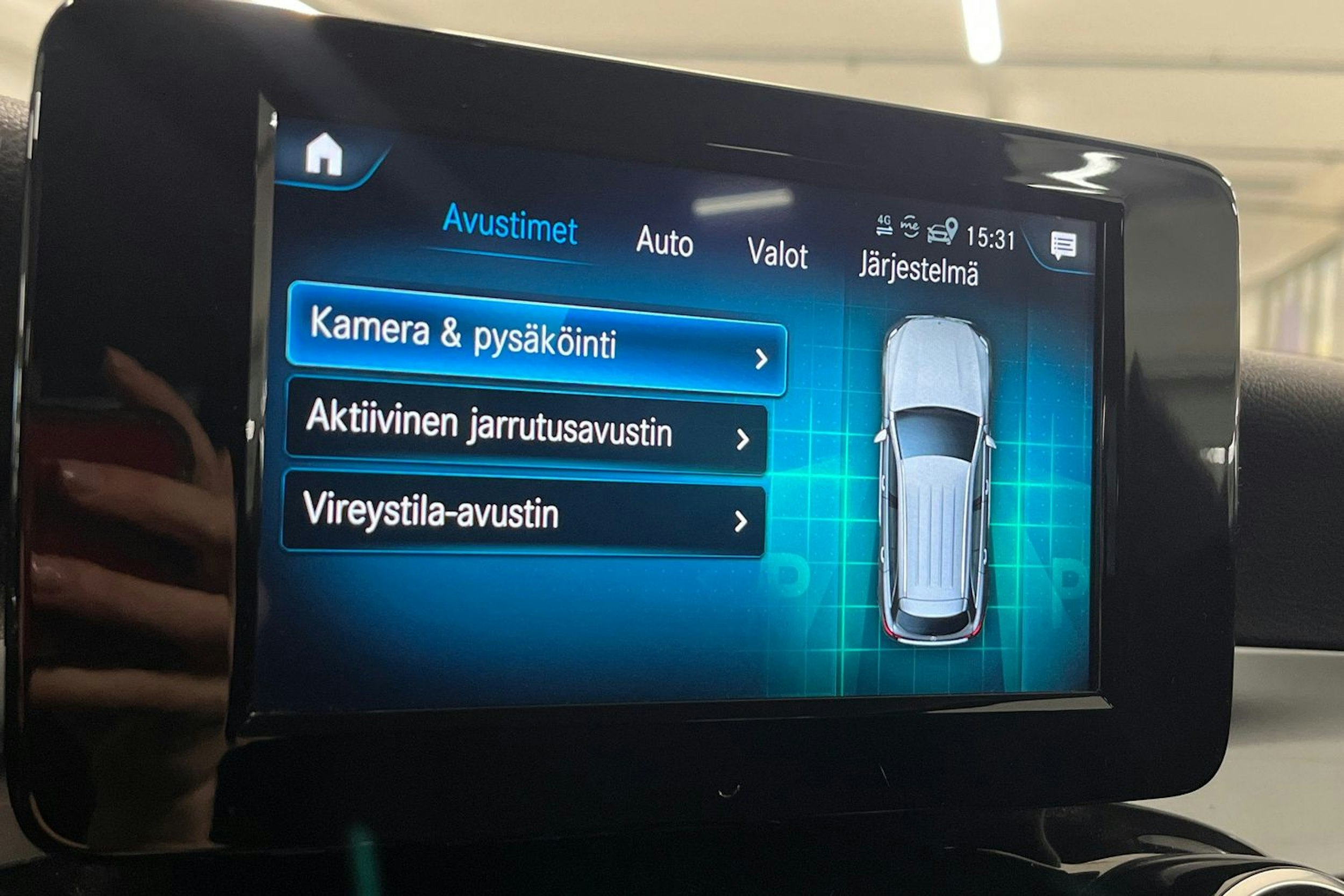 Valkoinen Mercedes-Benz GLC 2020 kuva 22.