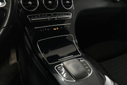 Valkoinen Mercedes-Benz GLC 2020 kuva 23.