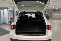 Valkoinen Mercedes-Benz GLC 2020 kuva 24.