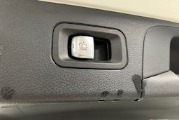 Valkoinen Mercedes-Benz GLC 2020 kuva 28.