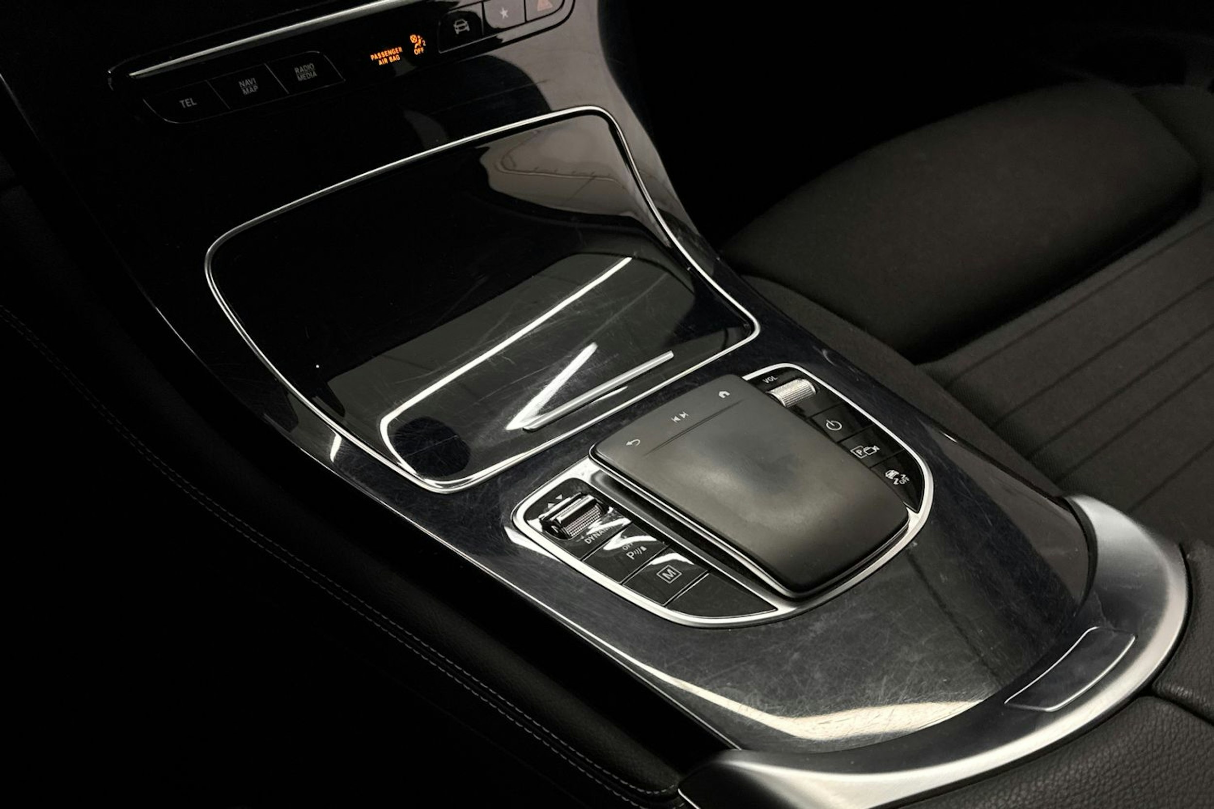 valkoinen Mercedes-Benz GLC 2020 kuva 32.