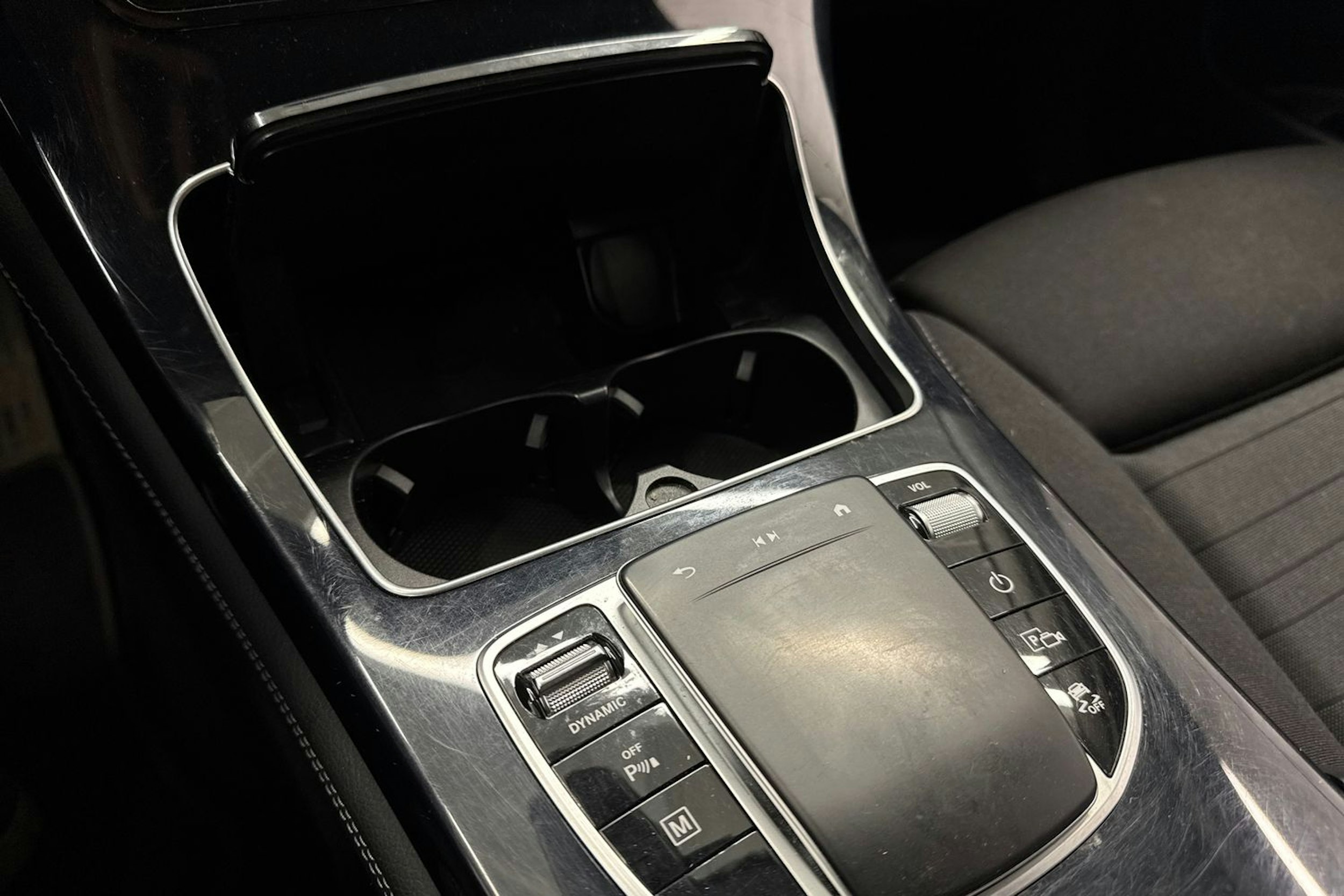 valkoinen Mercedes-Benz GLC 2020 kuva 33.