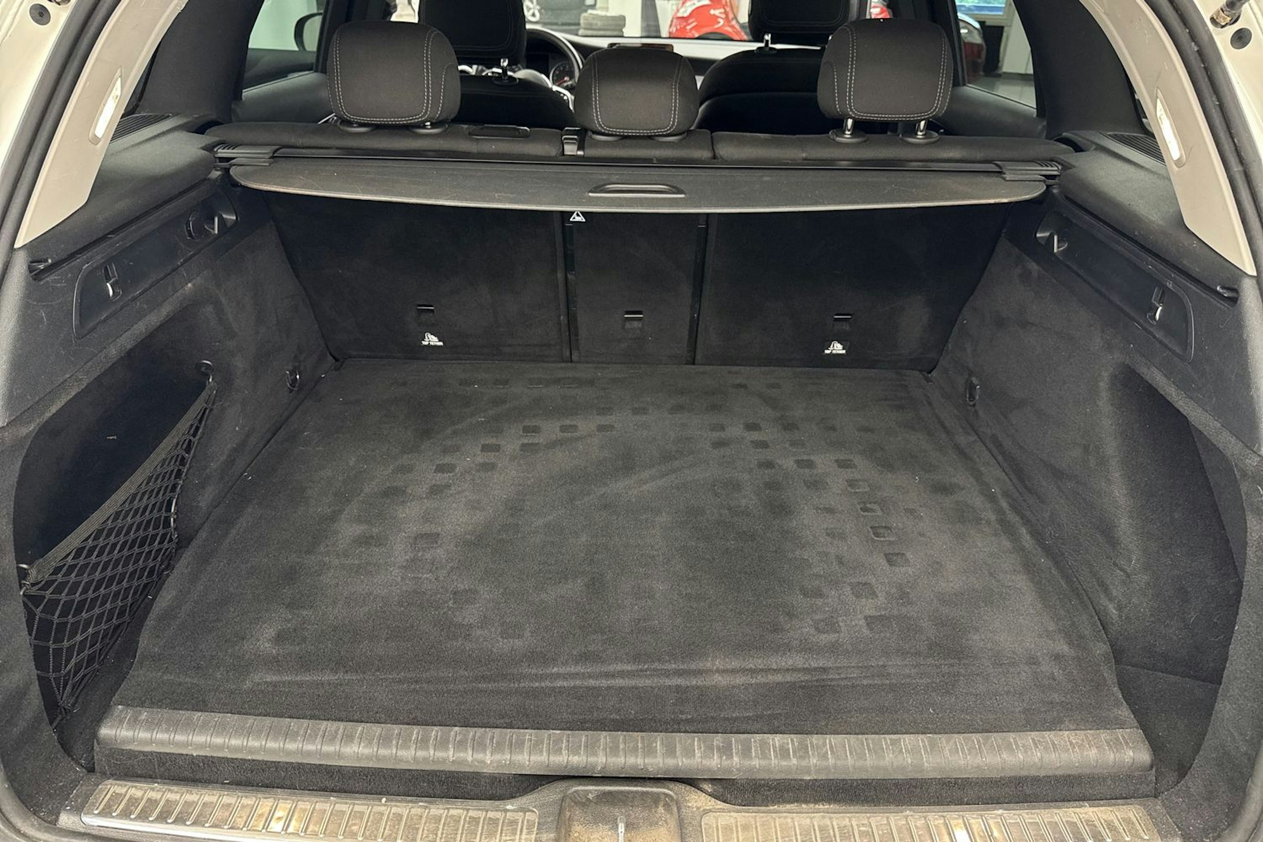 valkoinen Mercedes-Benz GLC 2020 kuva 34.