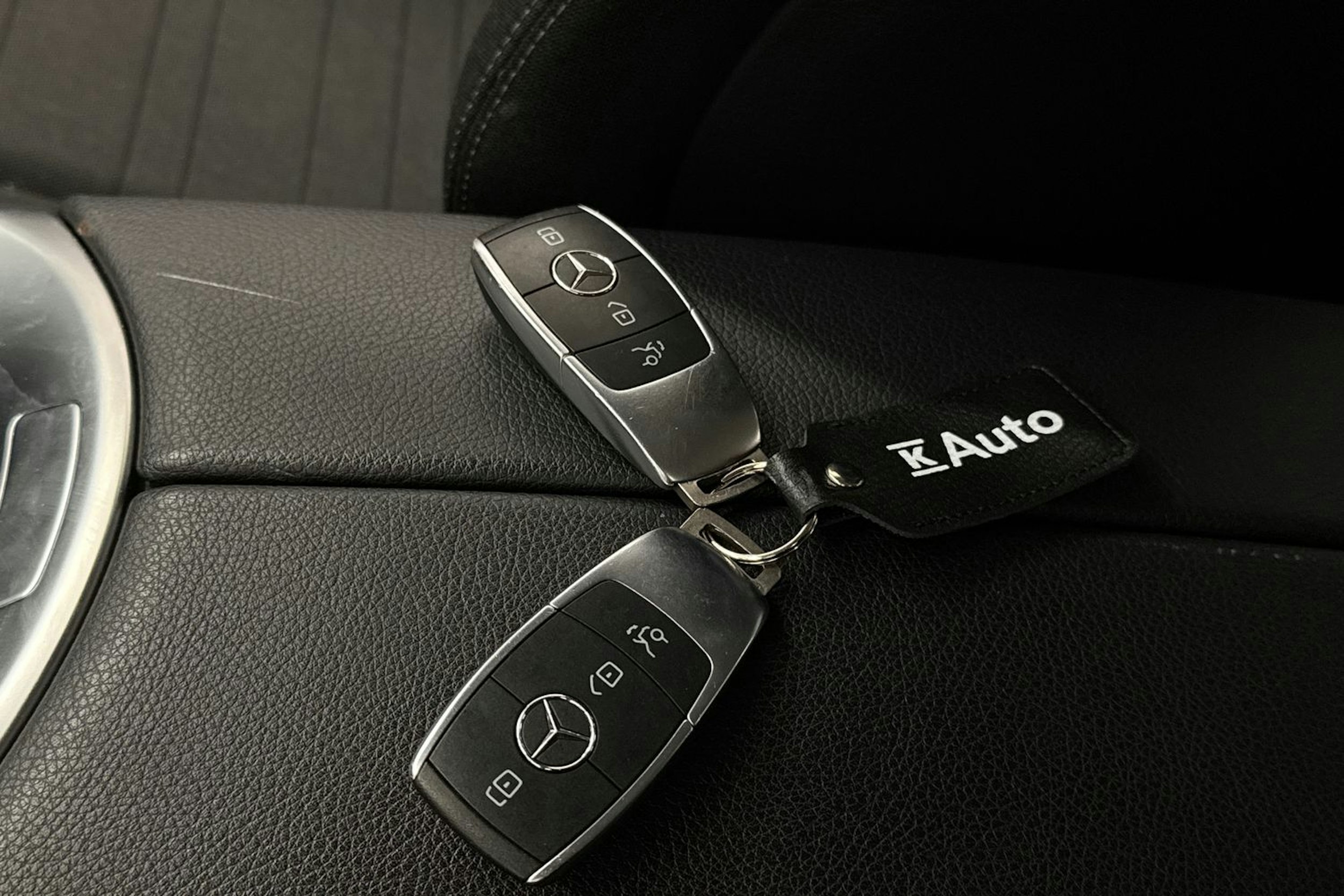 valkoinen Mercedes-Benz GLC 2020 kuva 40.