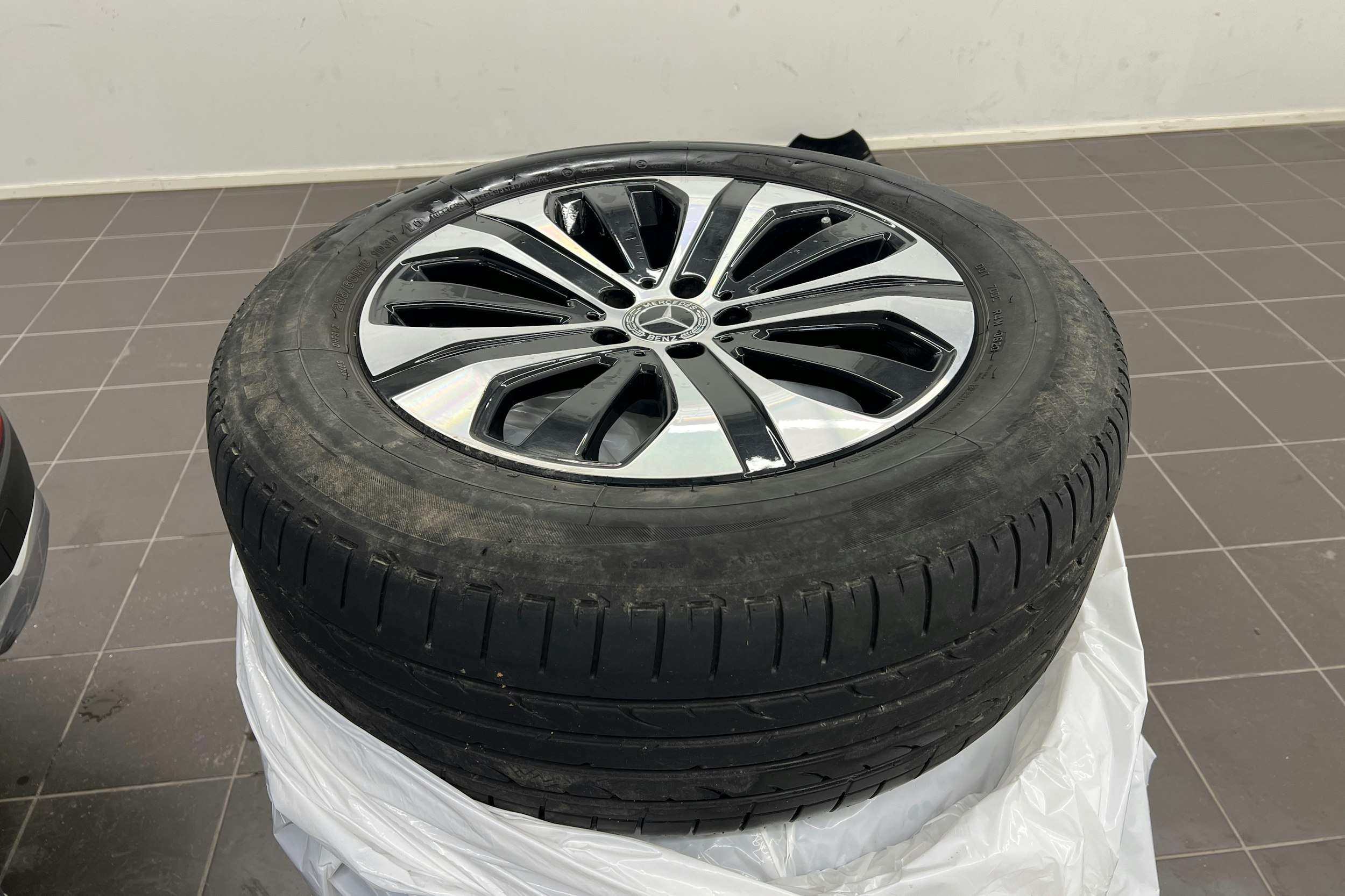 harmaa Mercedes-Benz GLC 2020 kuva 13.